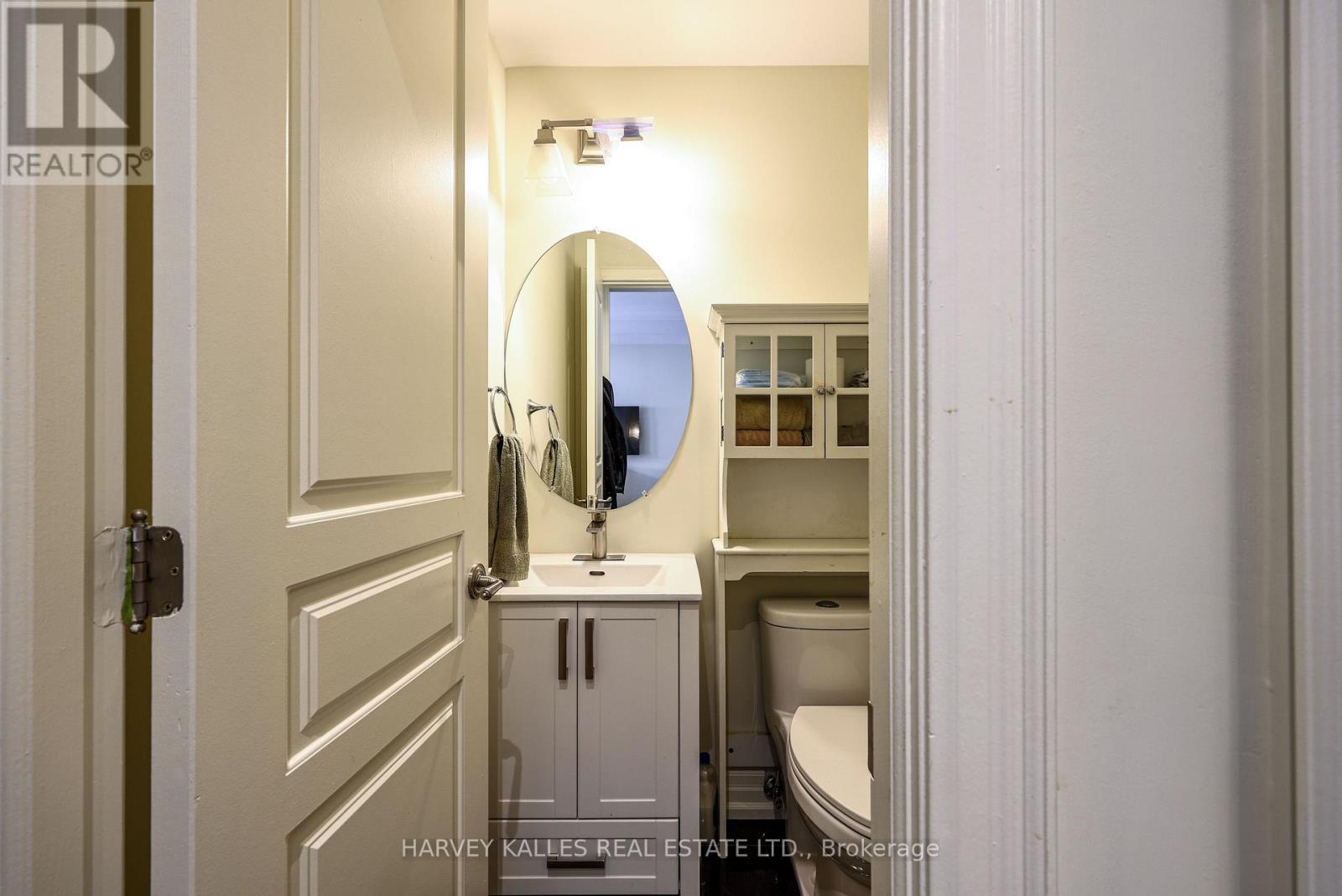 Th9 - 21 Burkebrook Place, Toronto, Ontario  M4G 0A2 - Photo 21 - C13849062
