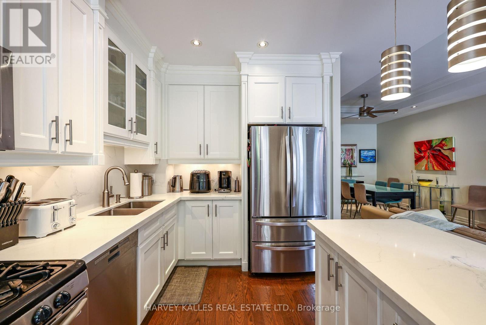 Th9 - 21 Burkebrook Place, Toronto, Ontario  M4G 0A2 - Photo 9 - C13849062