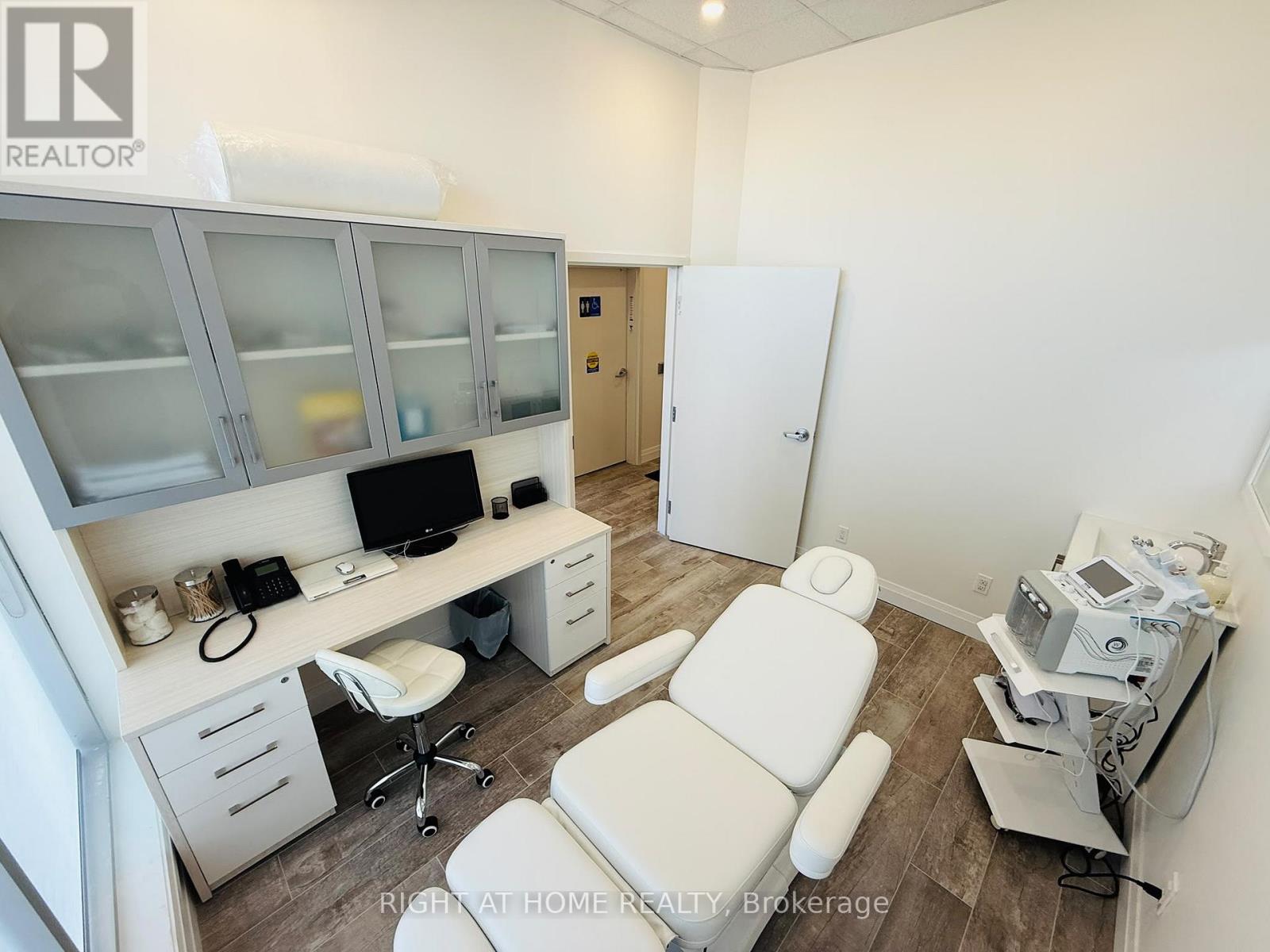 125 - 701 Sheppard Avenue W, Toronto, Ontario  M3H 0B2 - Photo 9 - C13849300