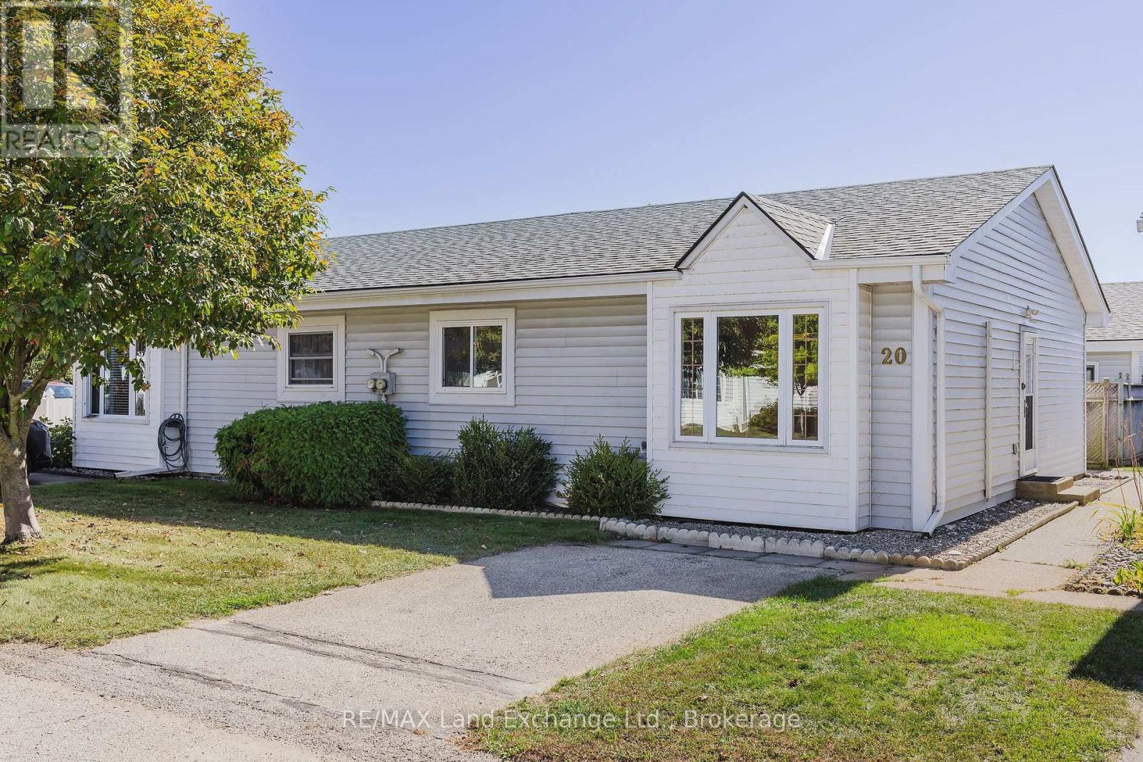 20 - 303 Waterloo Street, Saugeen Shores, Ontario N0H 2C1 - Photo 1 - X13849136