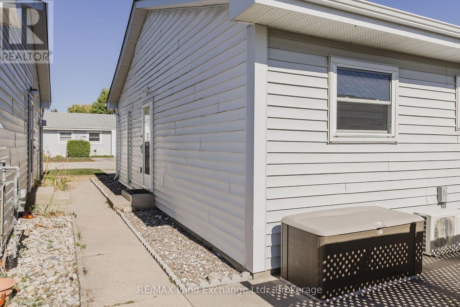 20 - 303 Waterloo Street, Saugeen Shores, Ontario N0H 2C1 - Photo 17 - X13849136