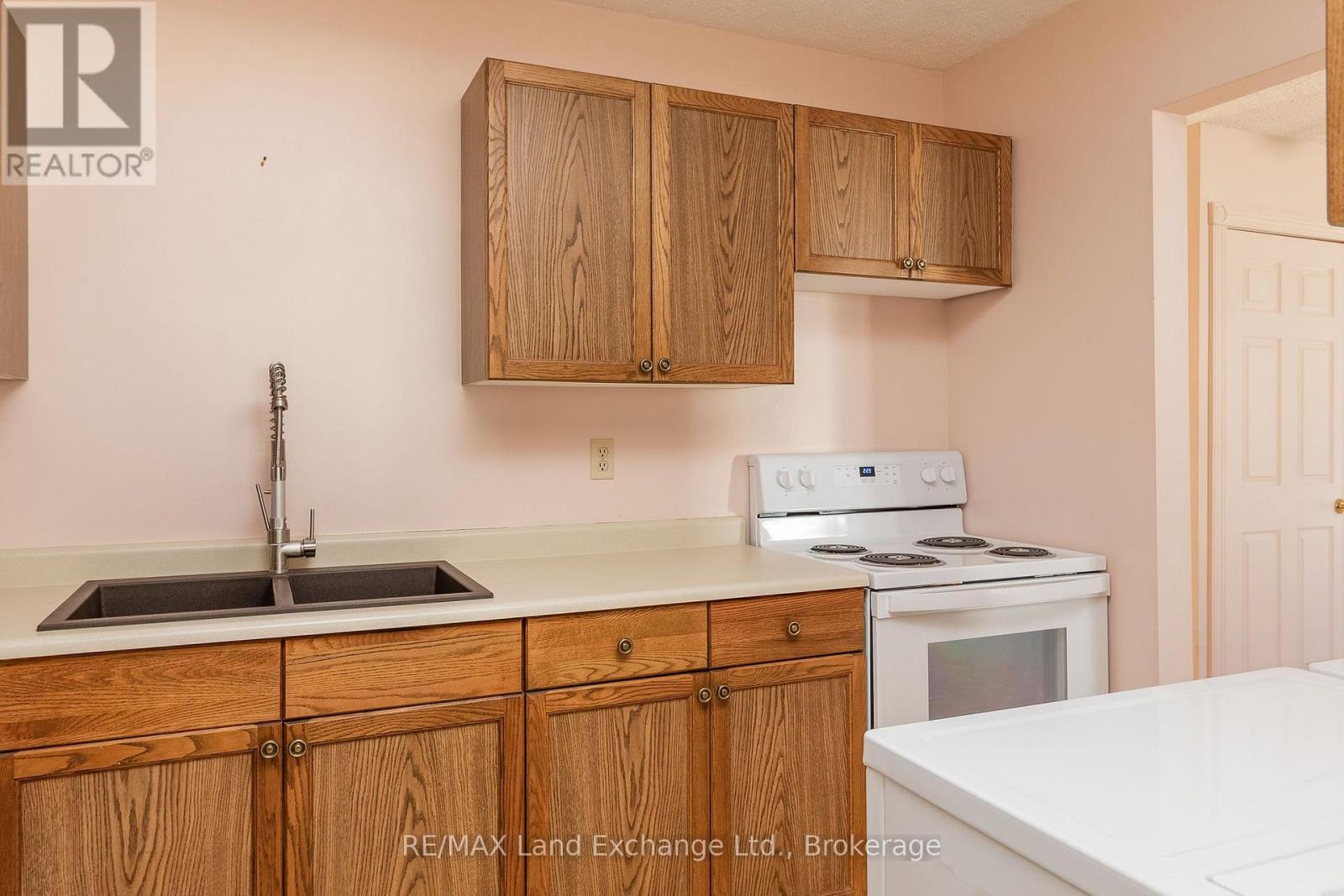 20 - 303 Waterloo Street, Saugeen Shores, Ontario N0H 2C1 - Photo 7 - X13849136