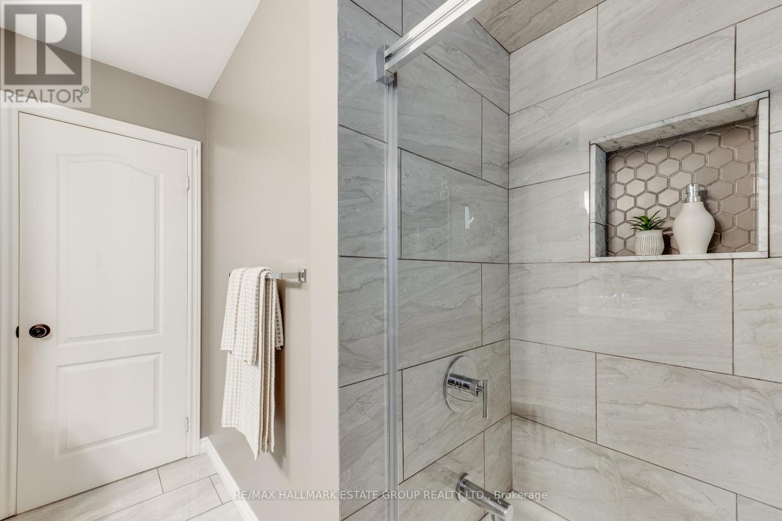 25 Dewbourne Place, Whitby, Ontario  L1R 2E4 - Photo 36 - E13849218