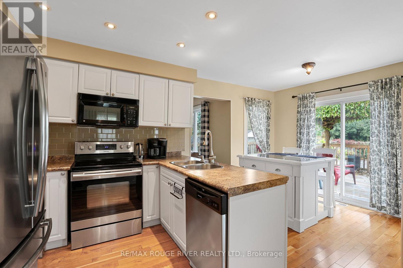 648 Cognac Crescent, Pickering, Ontario  L1X 1L8 - Photo 11 - E13849260