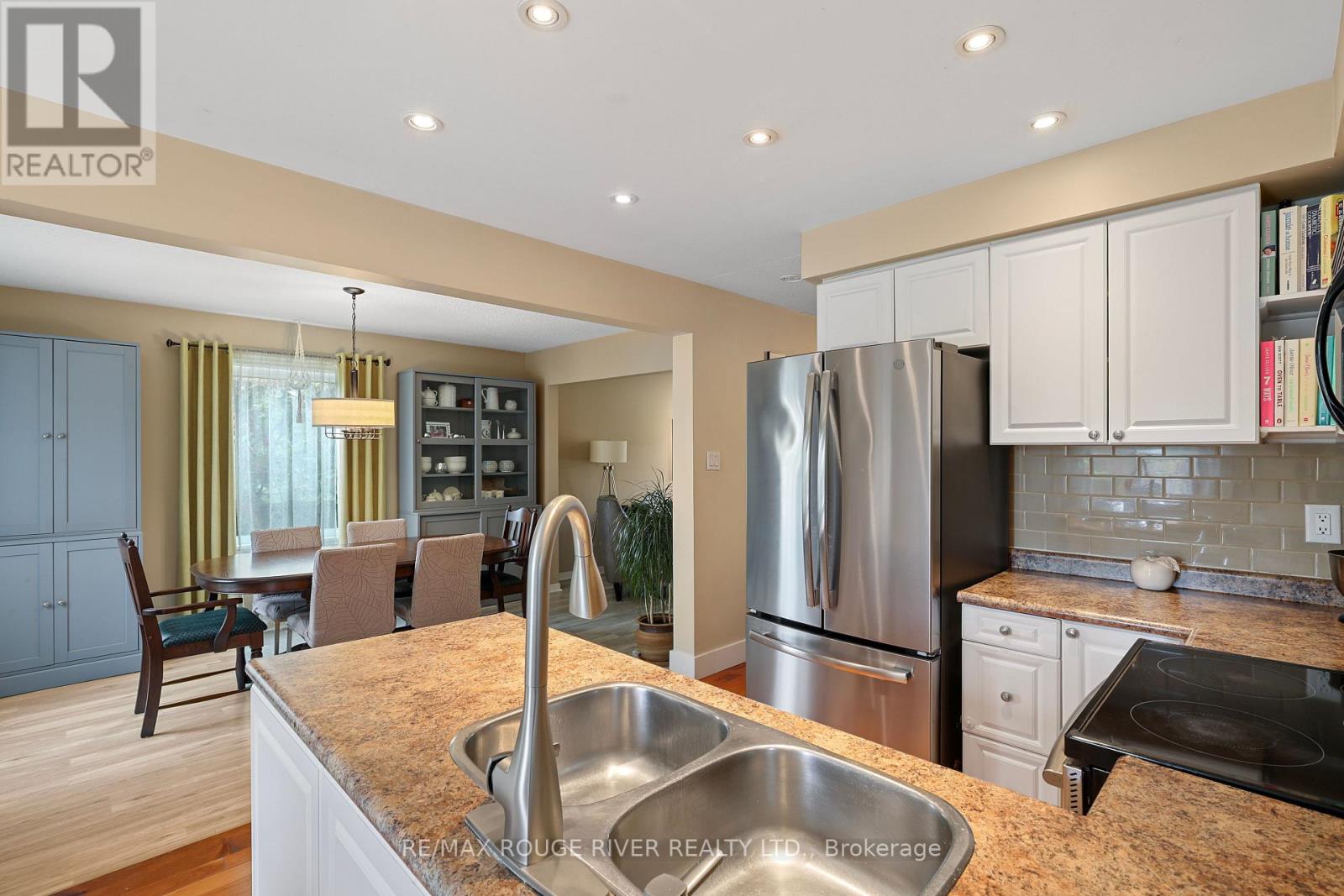 648 Cognac Crescent, Pickering, Ontario  L1X 1L8 - Photo 12 - E13849260