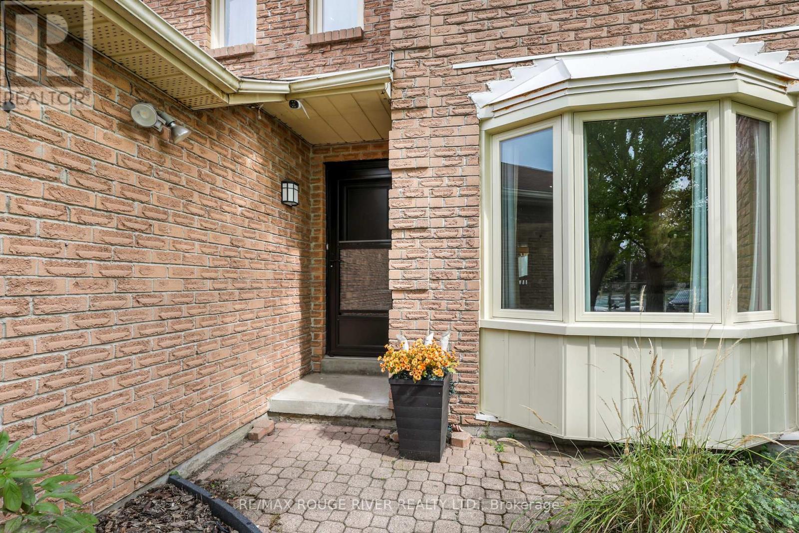 648 Cognac Crescent, Pickering, Ontario  L1X 1L8 - Photo 2 - E13849260
