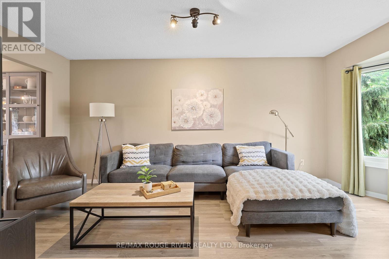 648 Cognac Crescent, Pickering, Ontario  L1X 1L8 - Photo 3 - E13849260
