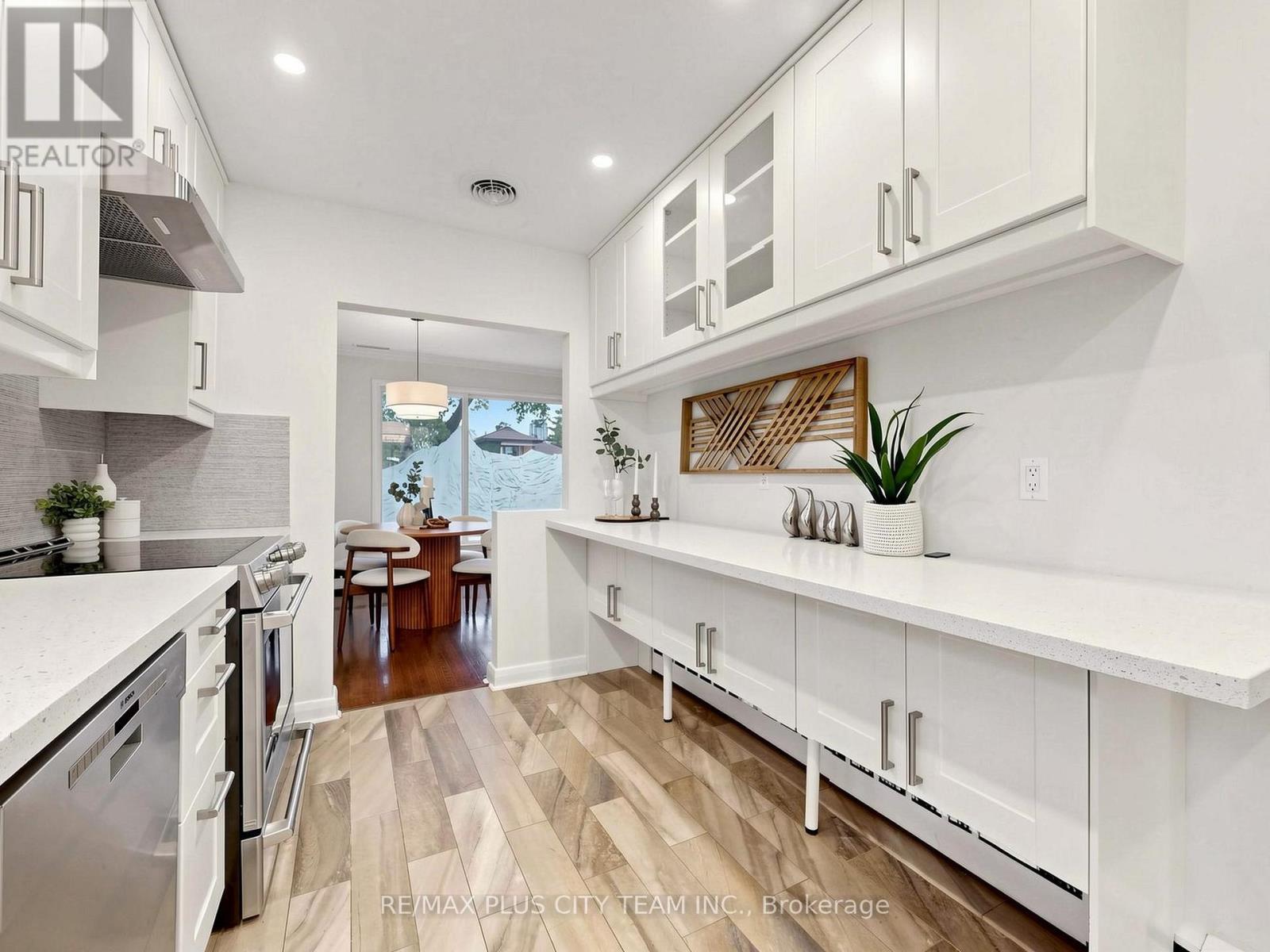 16 Holford Crescent, Toronto, Ontario  M1T 1M1 - Photo 10 - E13849284