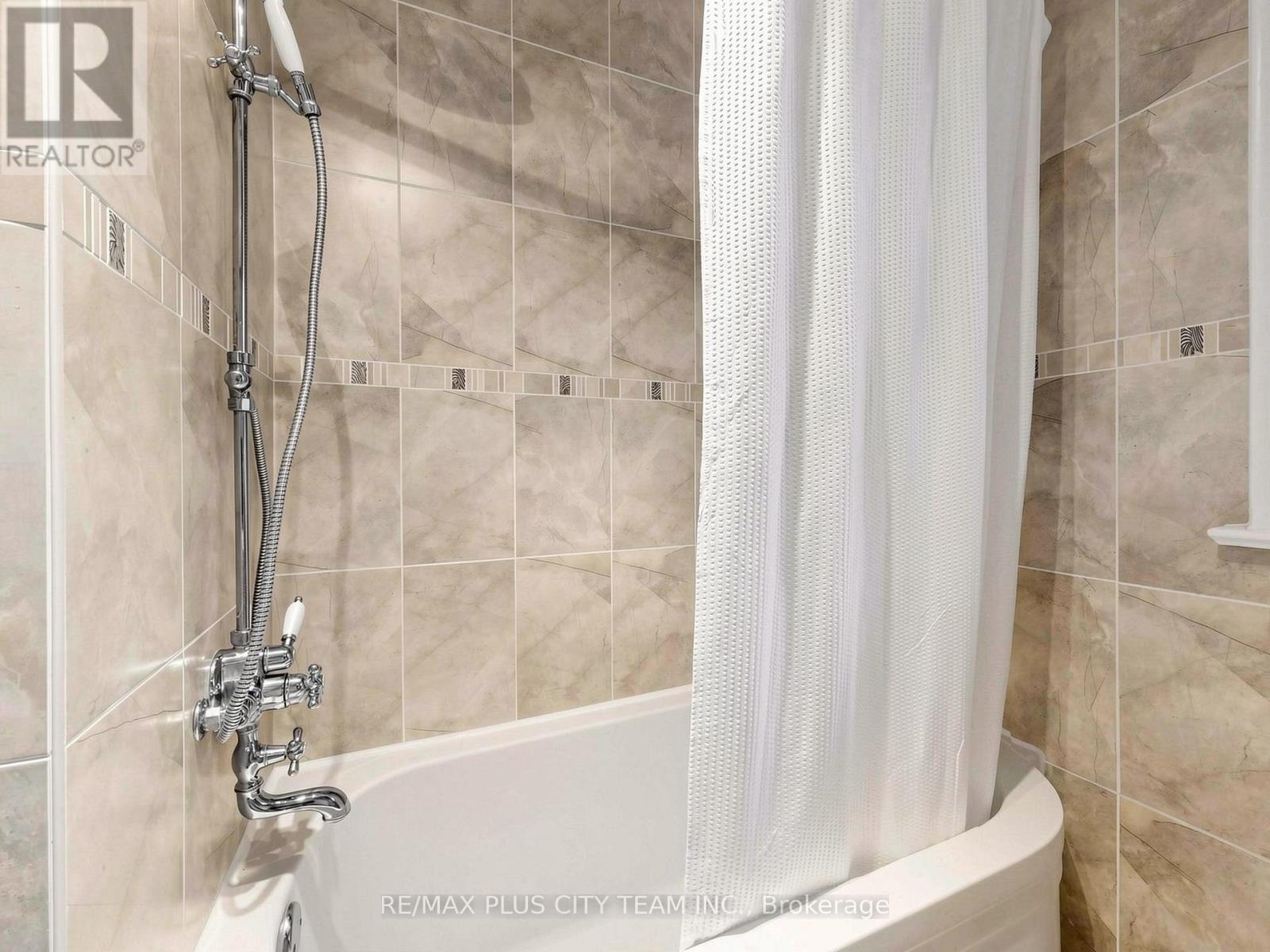 16 Holford Crescent, Toronto, Ontario  M1T 1M1 - Photo 20 - E13849284