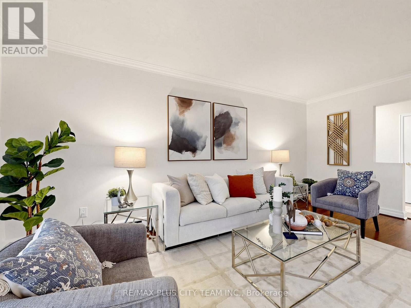 16 Holford Crescent, Toronto, Ontario  M1T 1M1 - Photo 3 - E13849284
