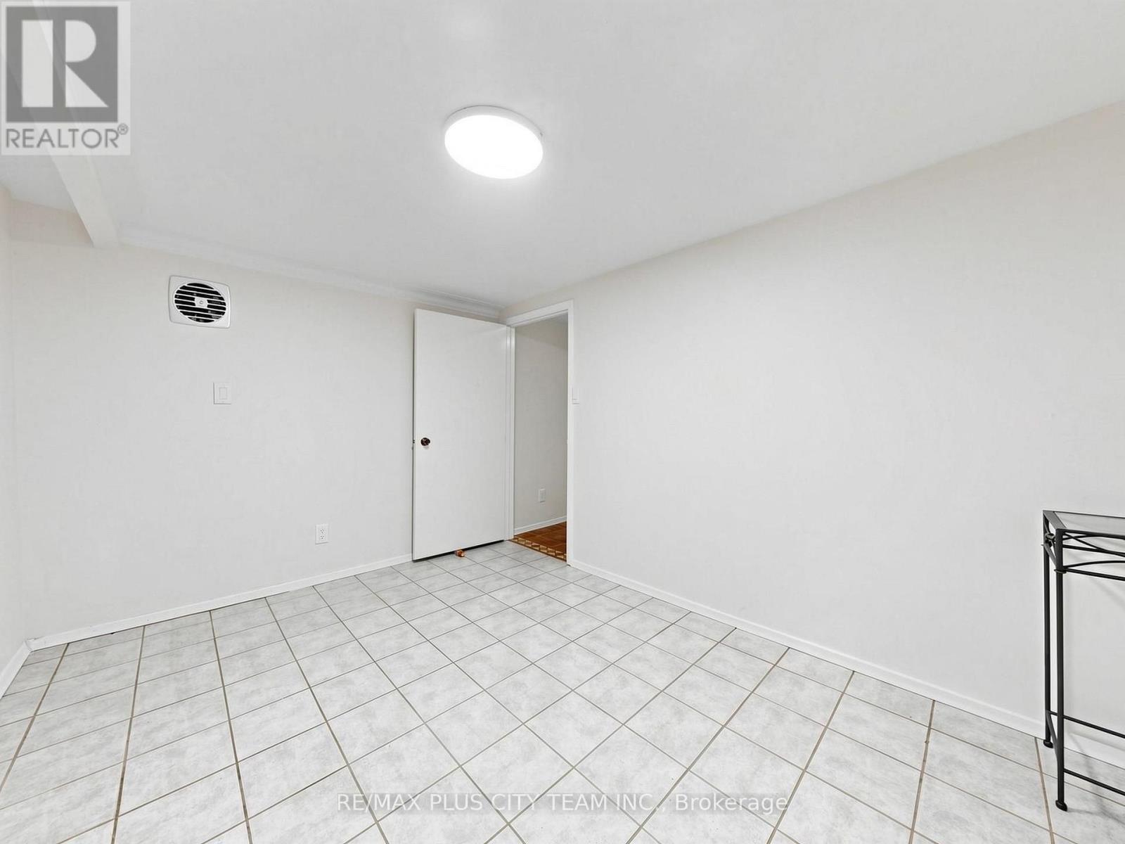16 Holford Crescent, Toronto, Ontario  M1T 1M1 - Photo 31 - E13849284