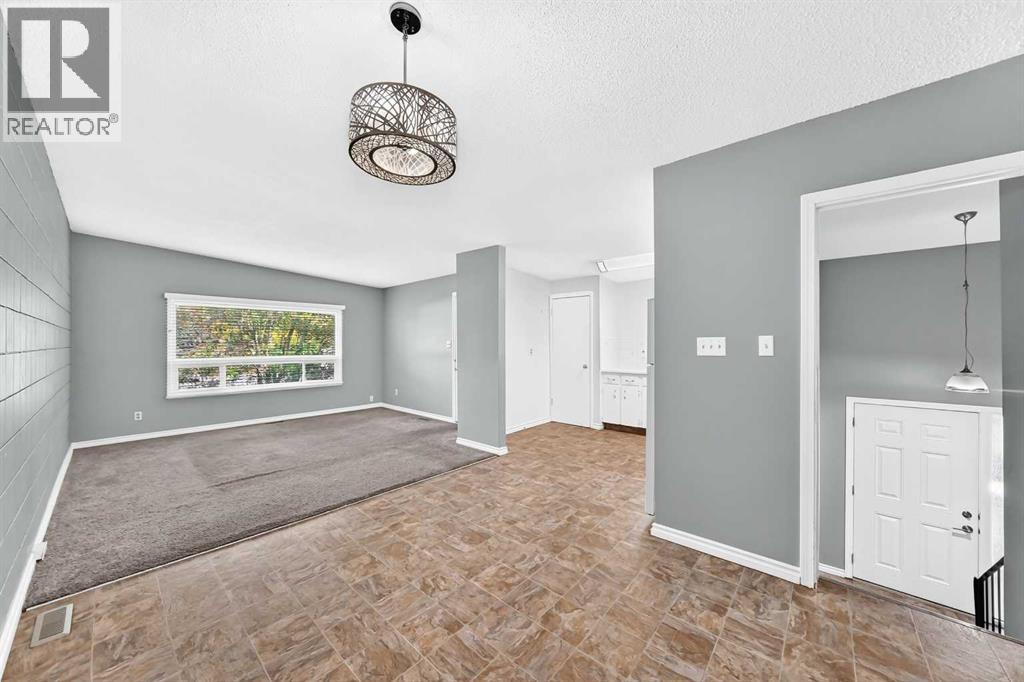 7409 37 Avenue NW, Calgary, Alberta  T3B 1W8 - Photo 16 - A2349302