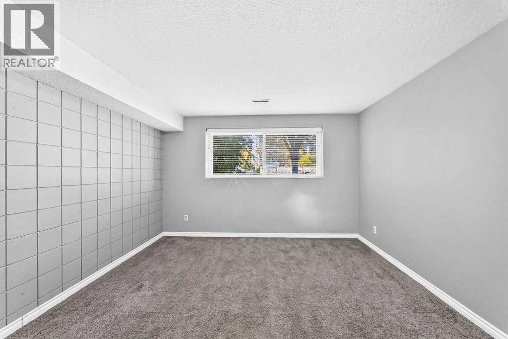 7409 37 Avenue NW, Calgary, Alberta  T3B 1W8 - Photo 35 - A2349302