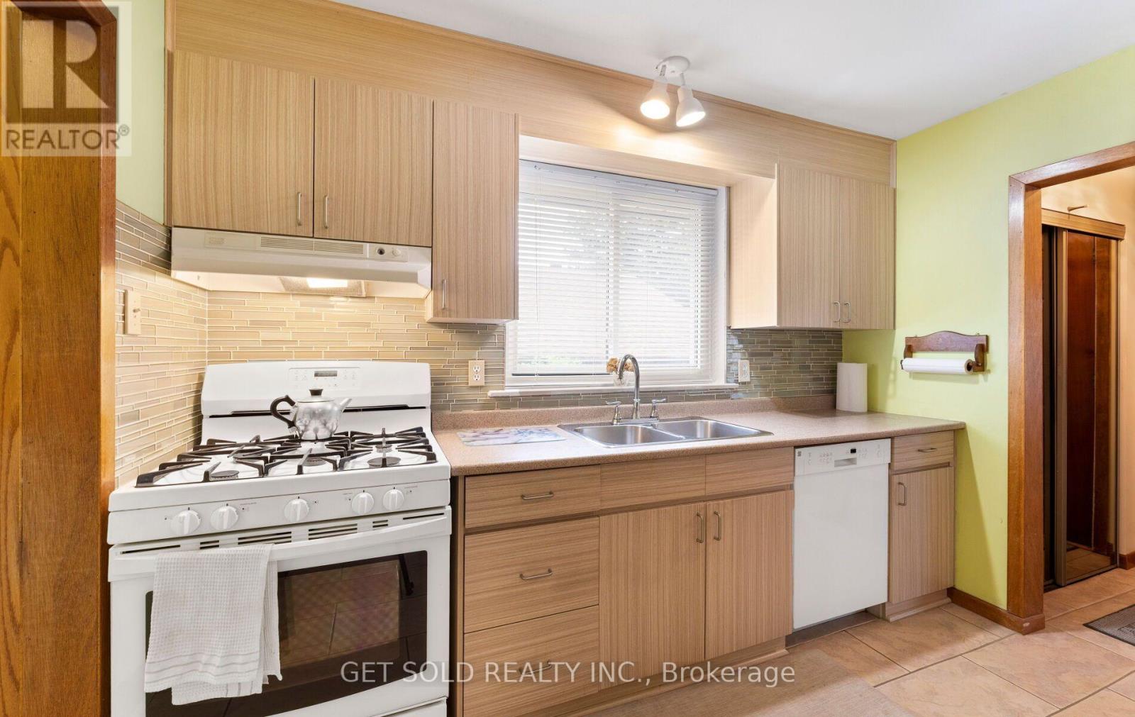 22 Almayo Crescent, Toronto, Ontario  M9V 2L4 - Photo 13 - W13848872