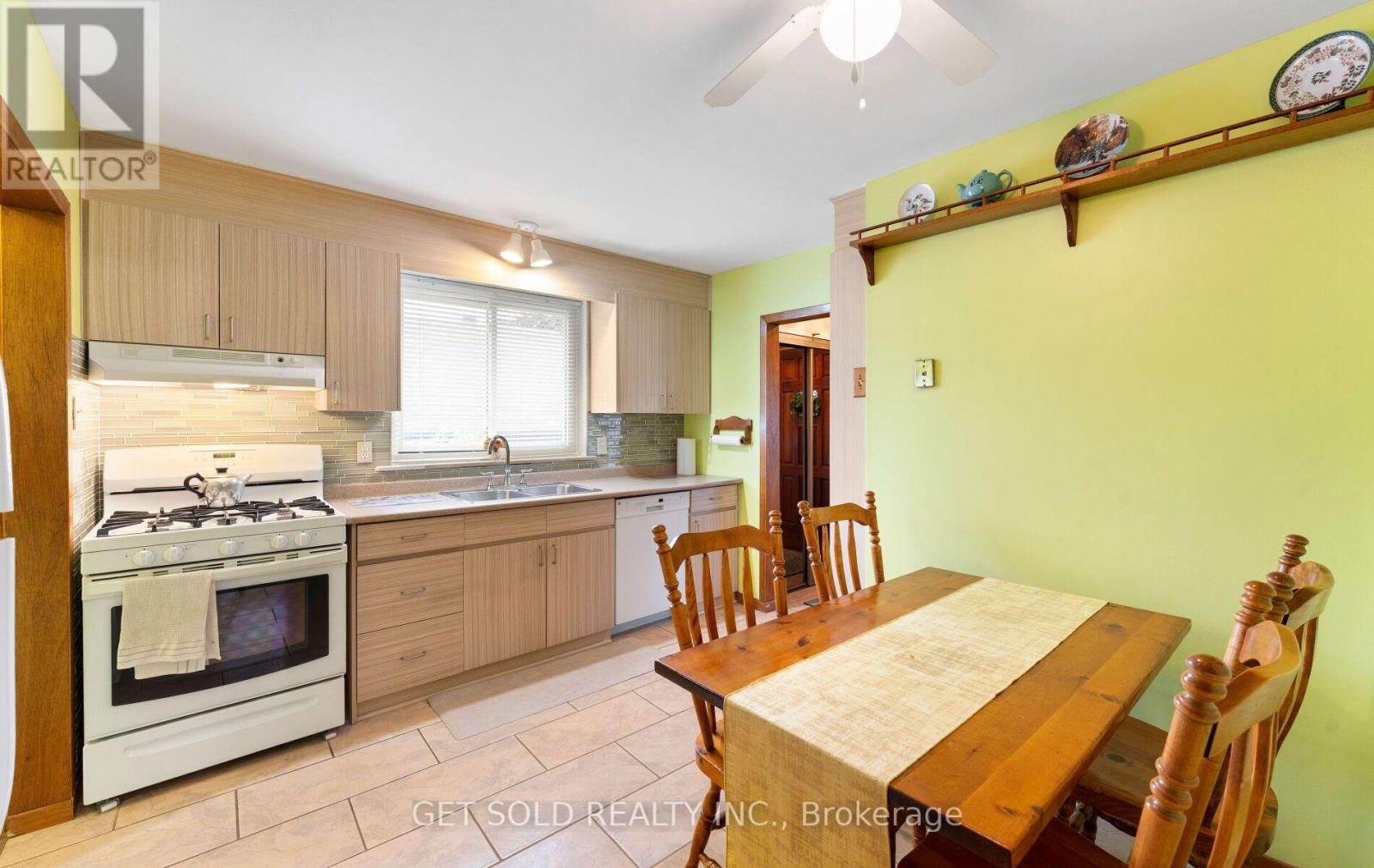 22 Almayo Crescent, Toronto, Ontario  M9V 2L4 - Photo 14 - W13848872