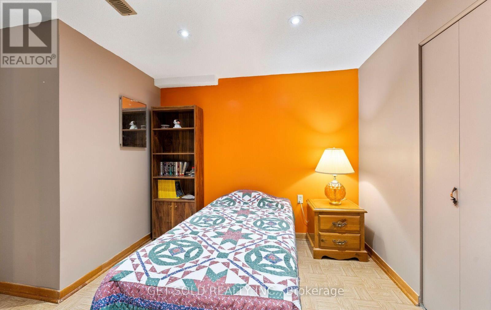 22 Almayo Crescent, Toronto, Ontario  M9V 2L4 - Photo 38 - W13848872