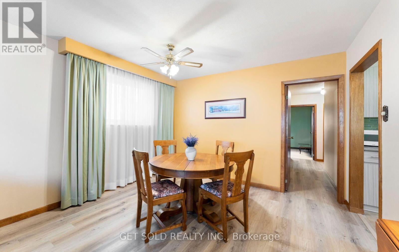 22 Almayo Crescent, Toronto, Ontario  M9V 2L4 - Photo 6 - W13848872