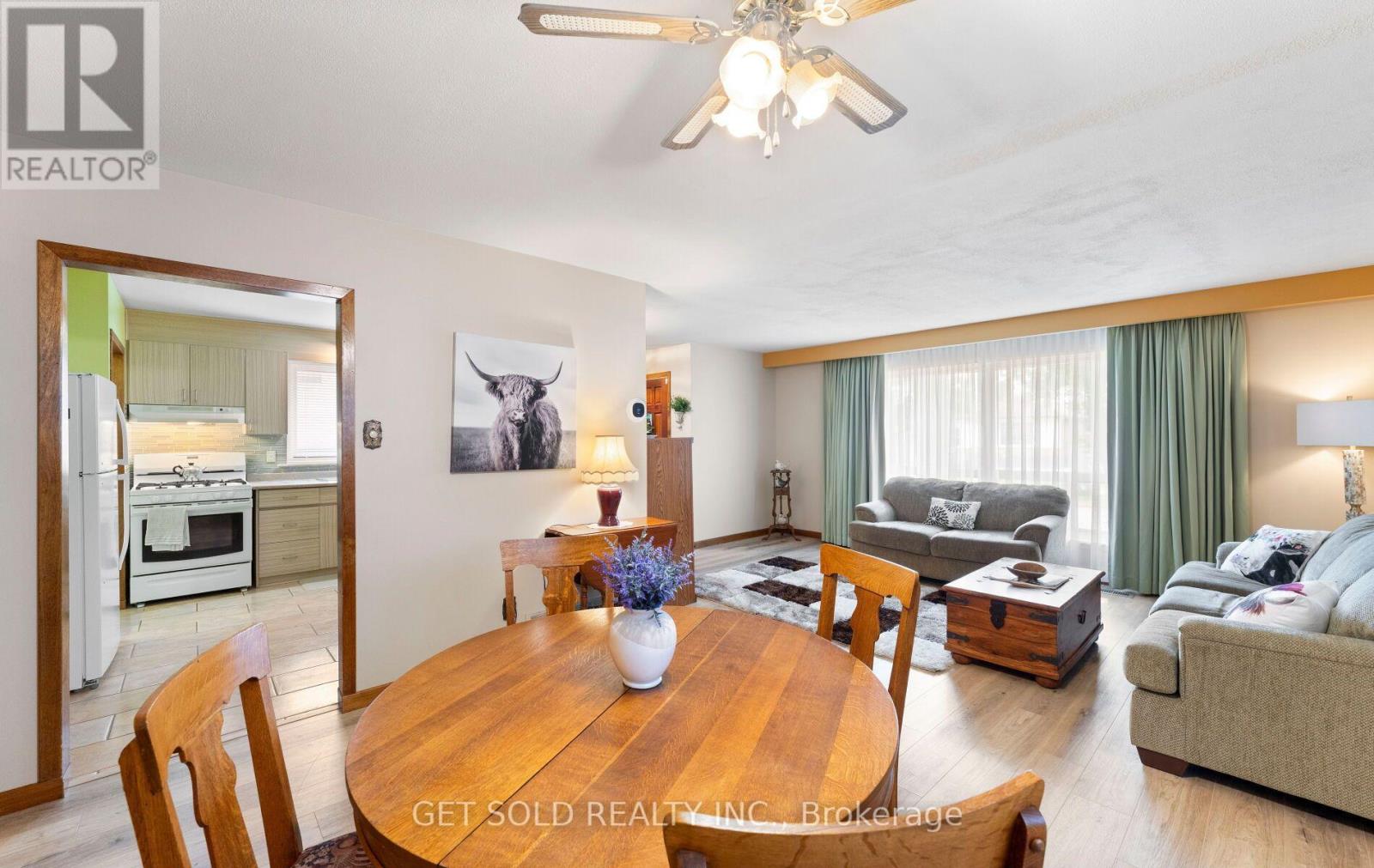 22 Almayo Crescent, Toronto, Ontario  M9V 2L4 - Photo 9 - W13848872