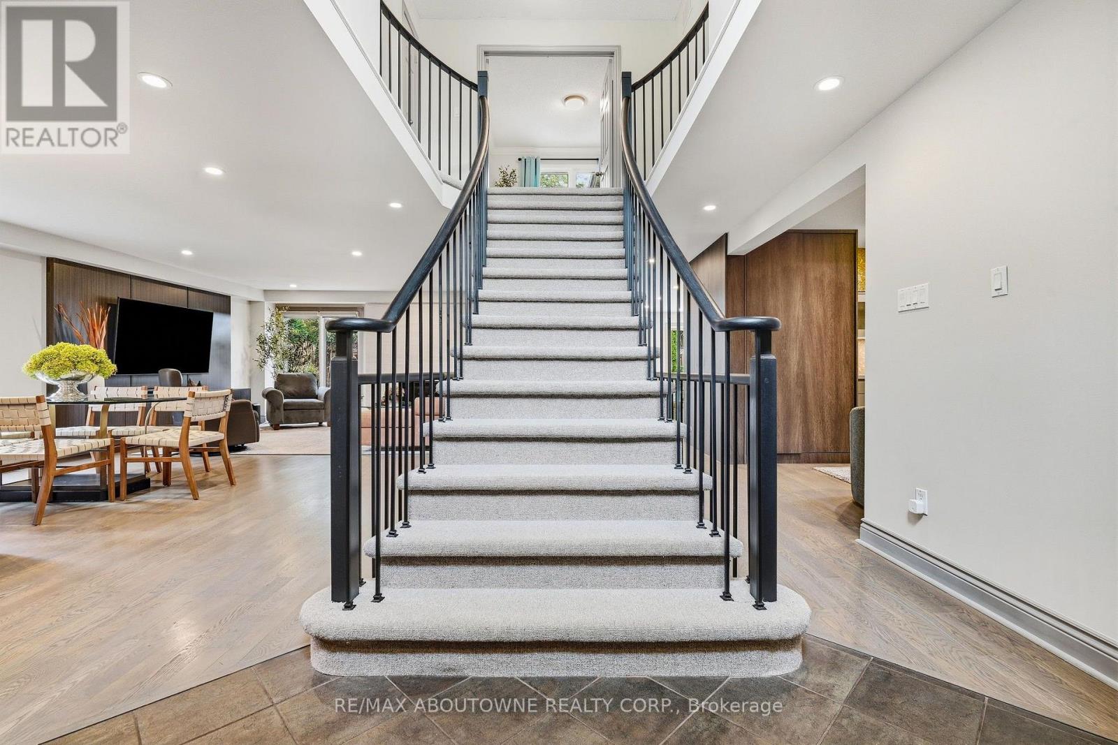 2747 Teak Crescent, Oakville, Ontario  L6J 7M7 - Photo 4 - W13849268