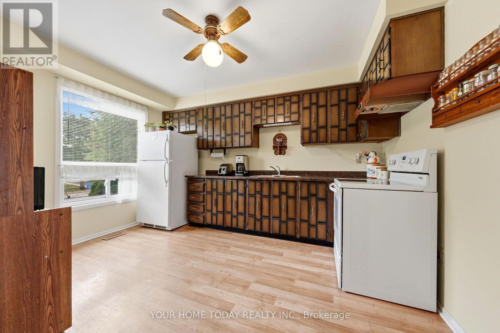 7 Greenore Crescent, Halton Hills, Ontario  L7J 2T1 - Photo 7 - W13849282