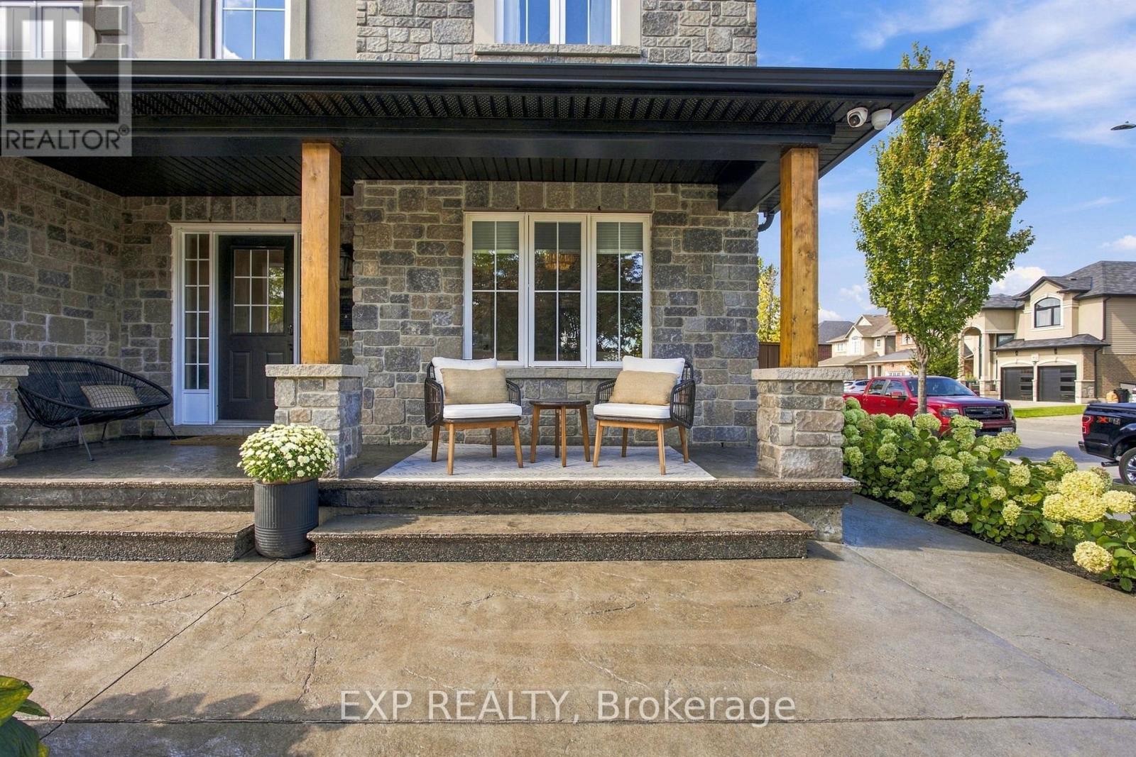 253 Upper Mount Albion Road, Hamilton, Ontario  L8J 1V1 - Photo 4 - X13848972