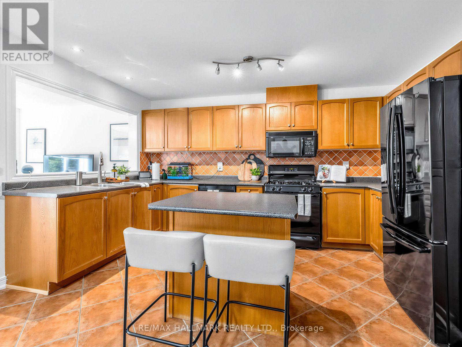 849 Joe Persechini Drive, Newmarket, Ontario  L3X 2V1 - Photo 6 - N13848924