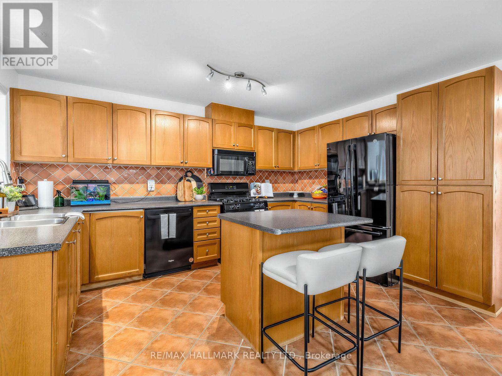 849 Joe Persechini Drive, Newmarket, Ontario  L3X 2V1 - Photo 7 - N13848924
