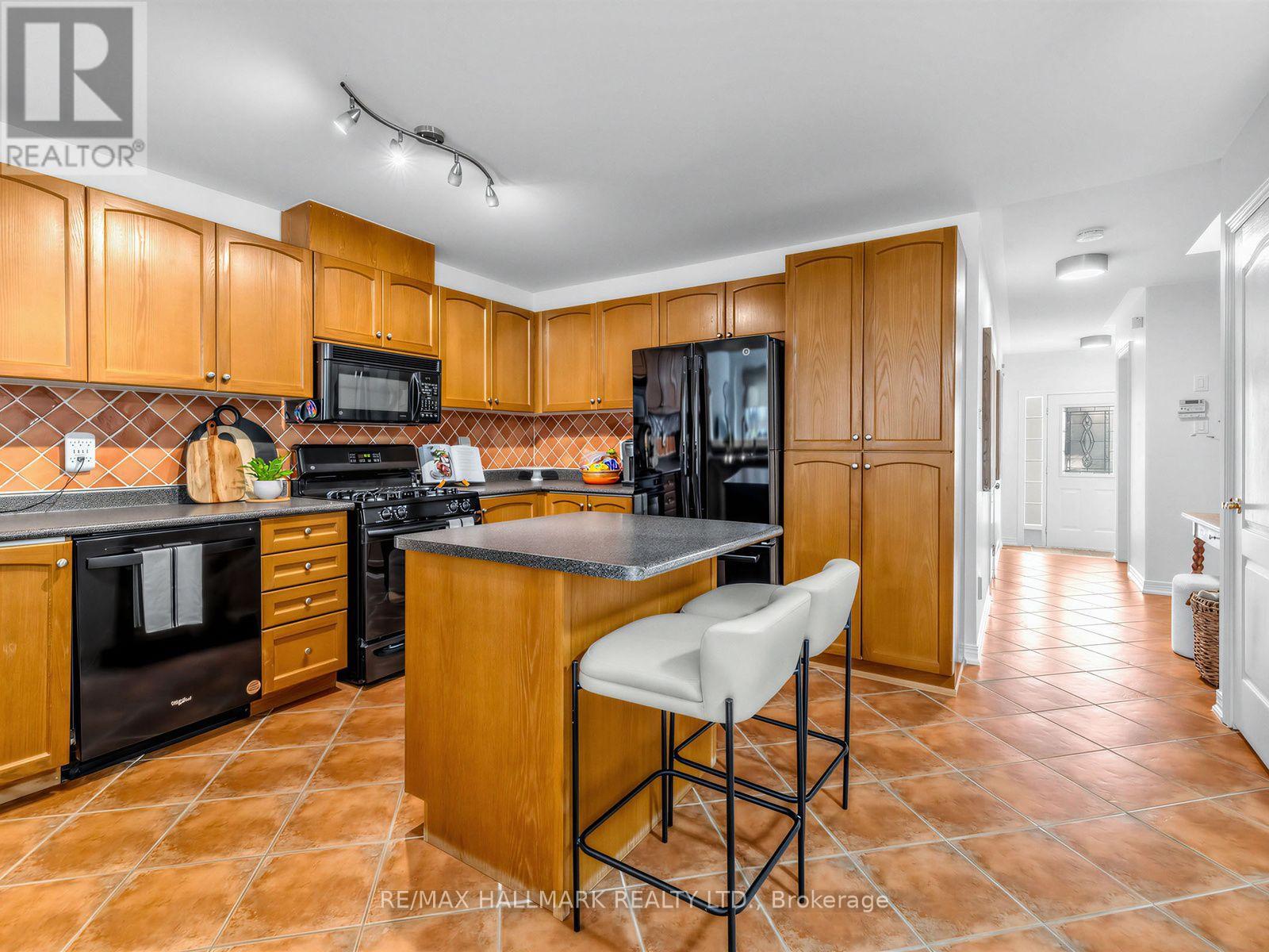 849 Joe Persechini Drive, Newmarket, Ontario  L3X 2V1 - Photo 8 - N13848924