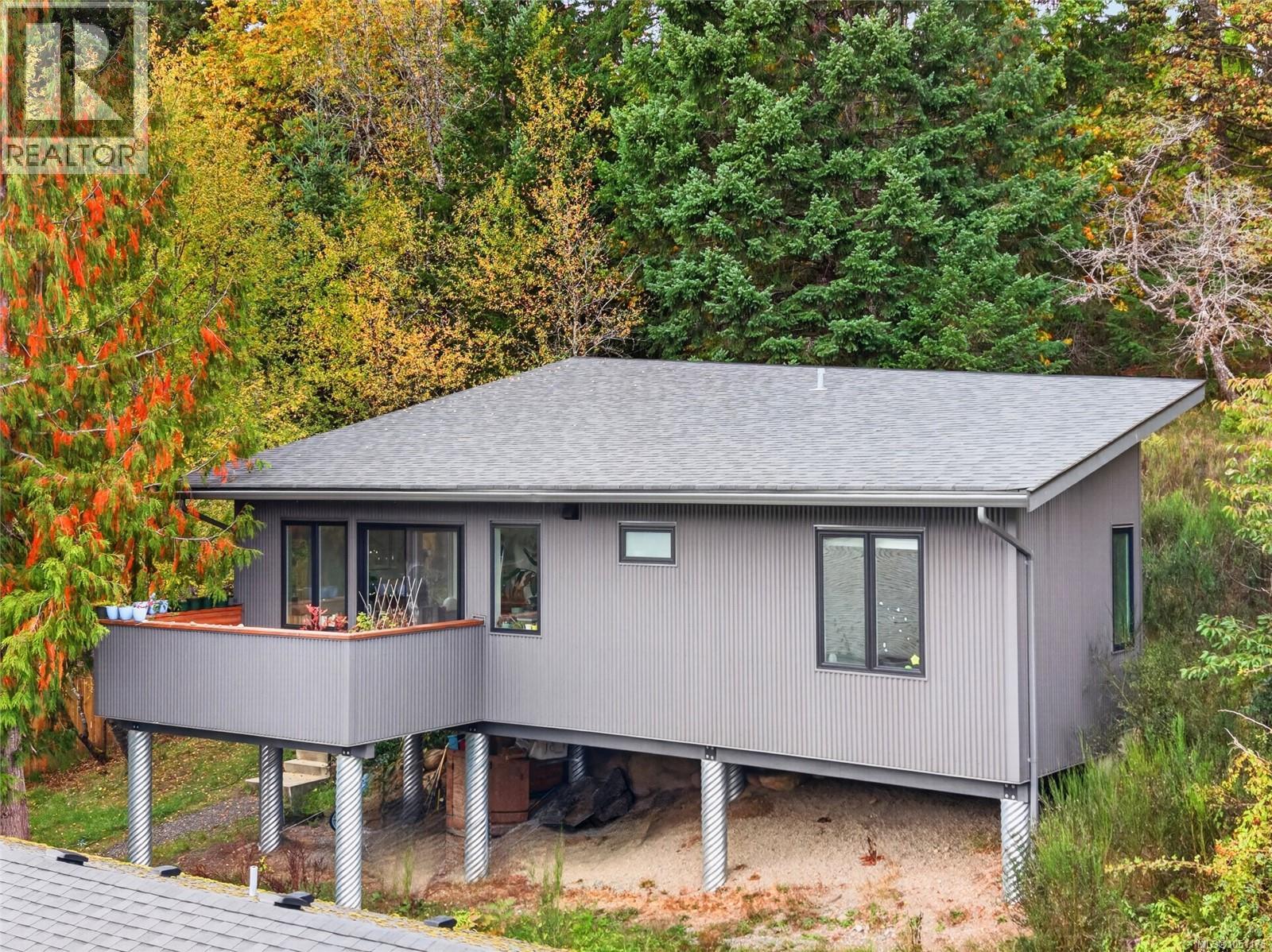 2522 Dunsmuir Ave, Cumberland, British Columbia  V0R 1S0 - Photo 2 - 1051175