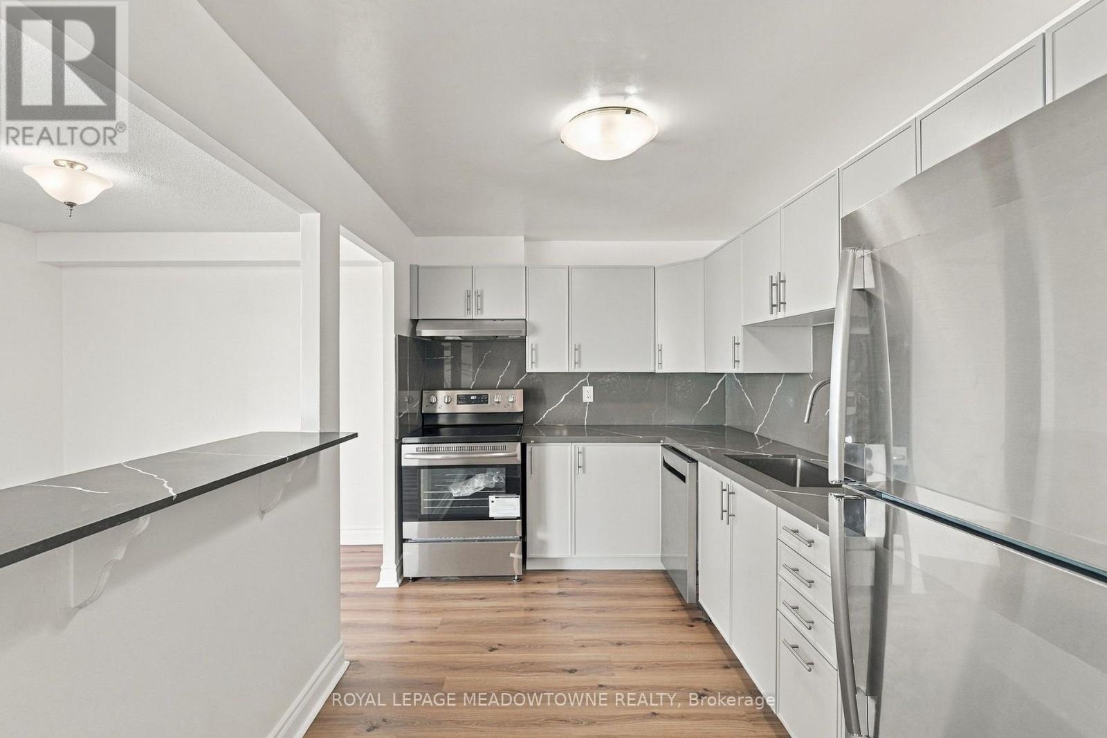 1802 - 145 Hillcrest Avenue, Mississauga, Ontario  L5B 3Z1 - Photo 6 - W13838854