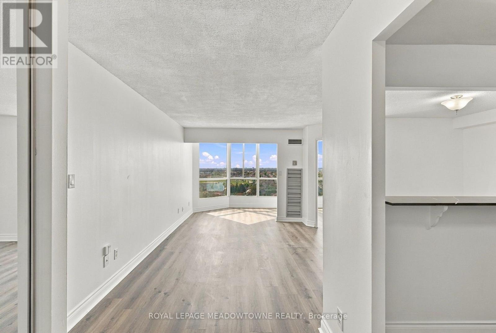 1802 - 145 Hillcrest Avenue, Mississauga, Ontario  L5B 3Z1 - Photo 5 - W13838854