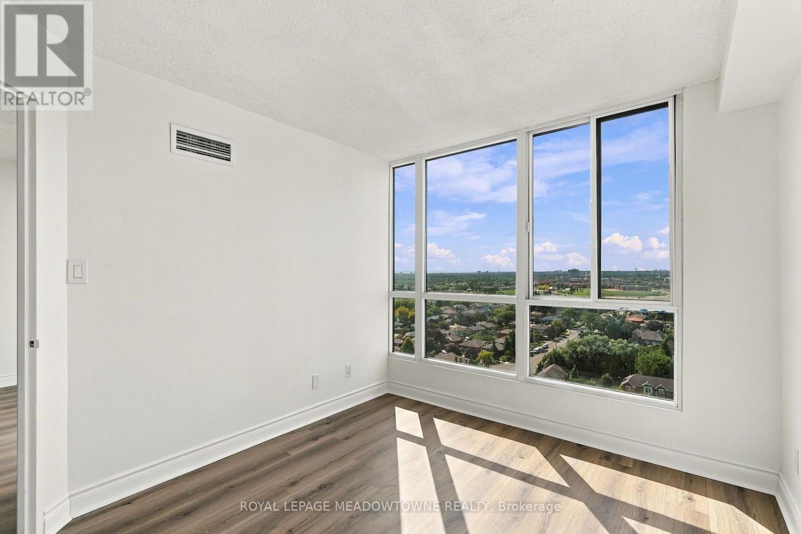 1802 - 145 Hillcrest Avenue, Mississauga, Ontario  L5B 3Z1 - Photo 19 - W13838854