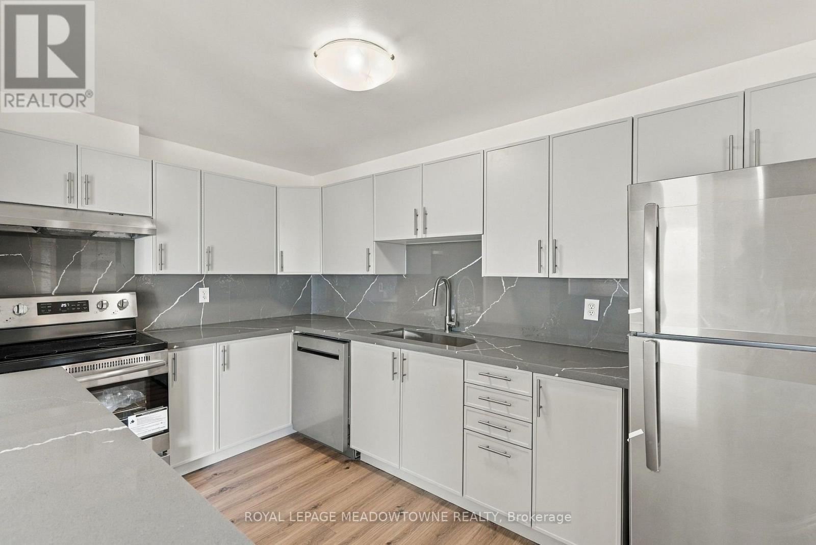 1802 - 145 Hillcrest Avenue, Mississauga, Ontario  L5B 3Z1 - Photo 7 - W13838854