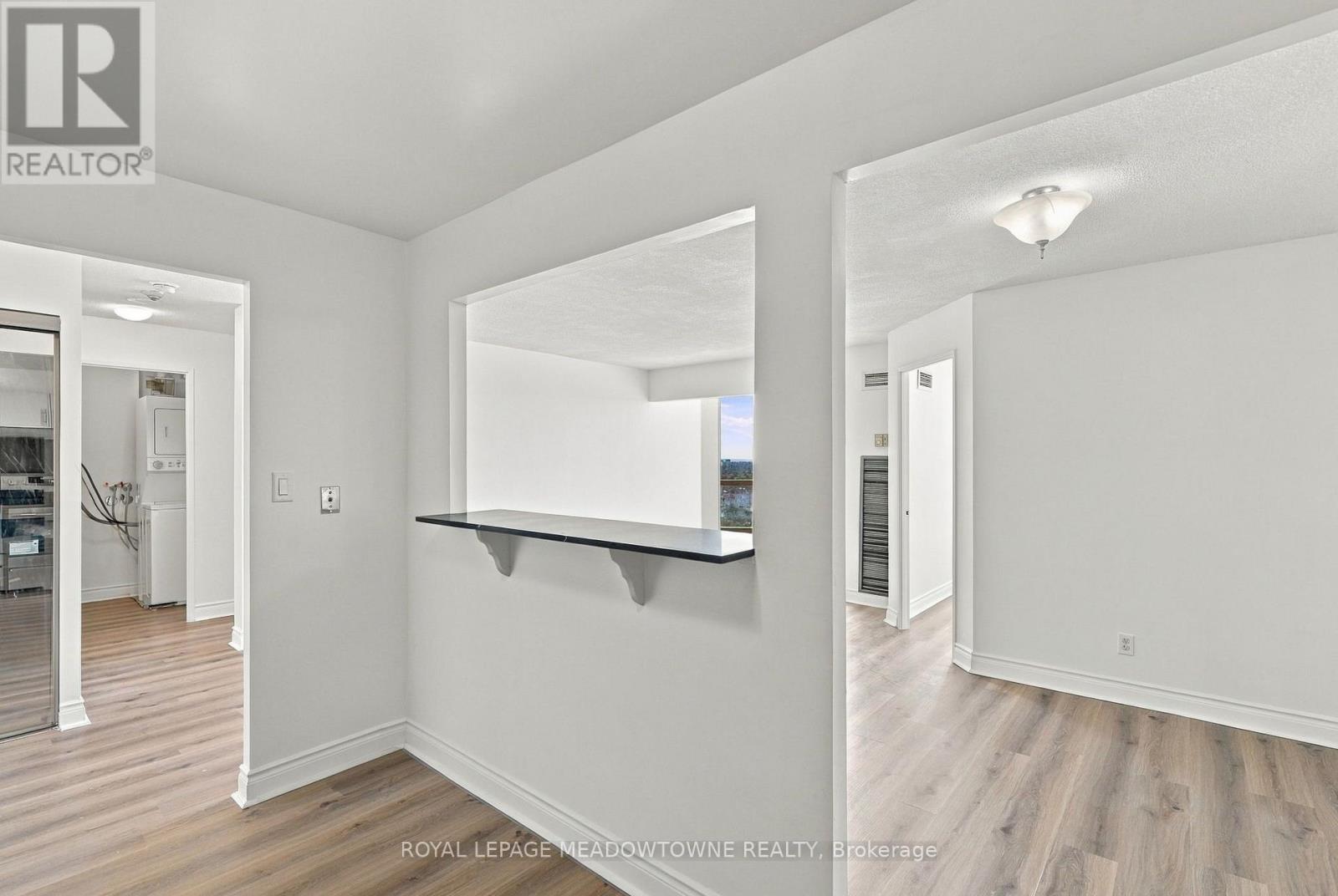1802 - 145 Hillcrest Avenue, Mississauga, Ontario  L5B 3Z1 - Photo 10 - W13838854