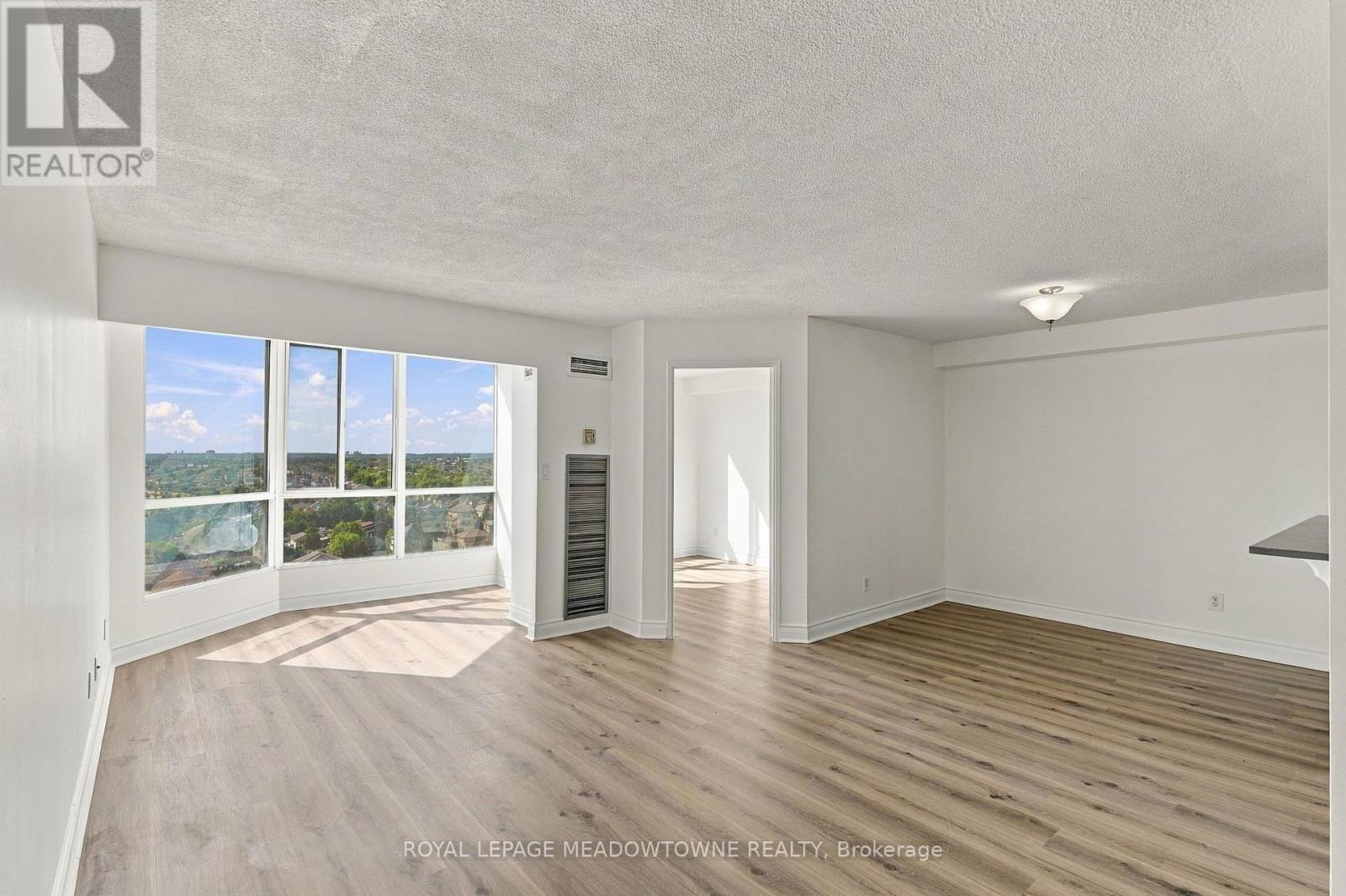 1802 - 145 Hillcrest Avenue, Mississauga, Ontario  L5B 3Z1 - Photo 14 - W13838854