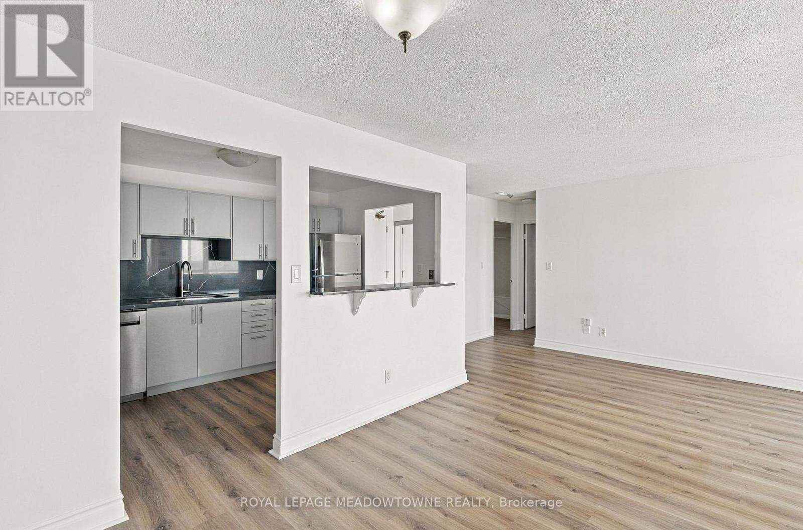 1802 - 145 Hillcrest Avenue, Mississauga, Ontario  L5B 3Z1 - Photo 11 - W13838854