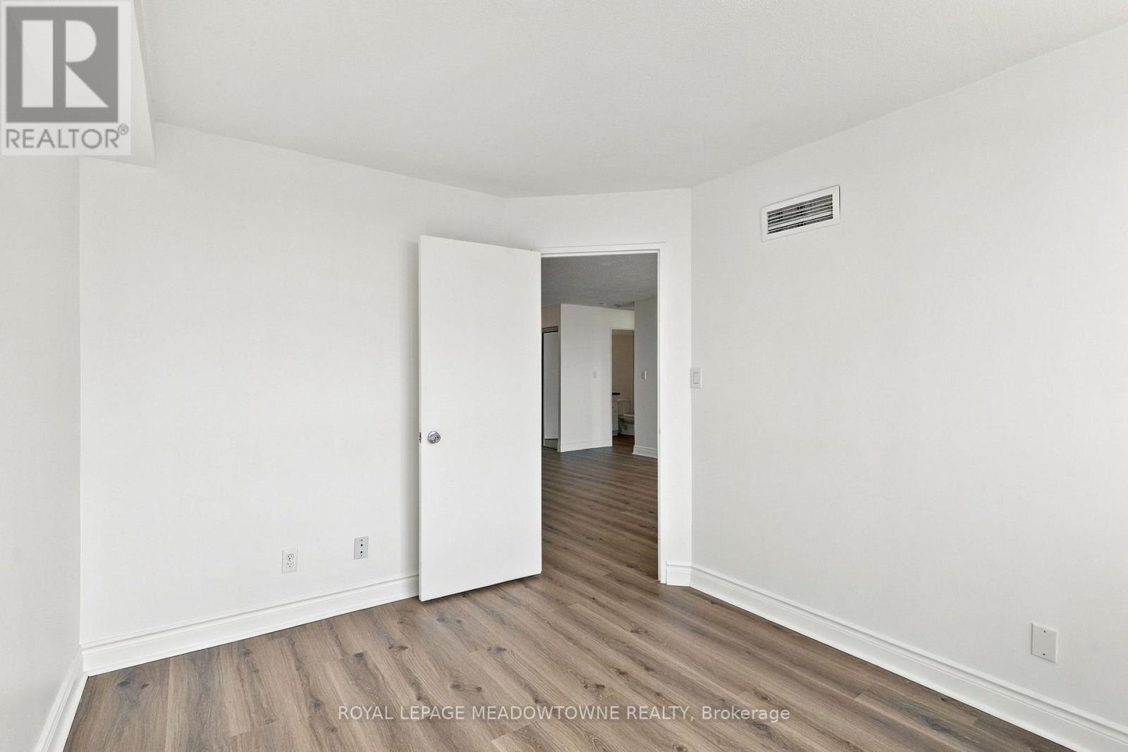 1802 - 145 Hillcrest Avenue, Mississauga, Ontario  L5B 3Z1 - Photo 20 - W13838854