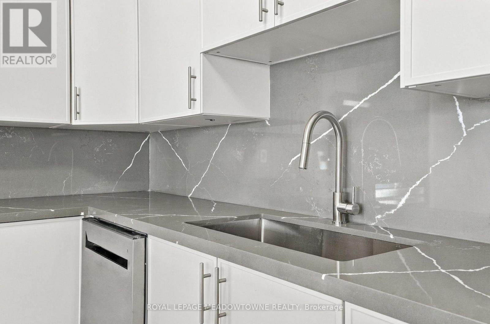 1802 - 145 Hillcrest Avenue, Mississauga, Ontario  L5B 3Z1 - Photo 9 - W13838854