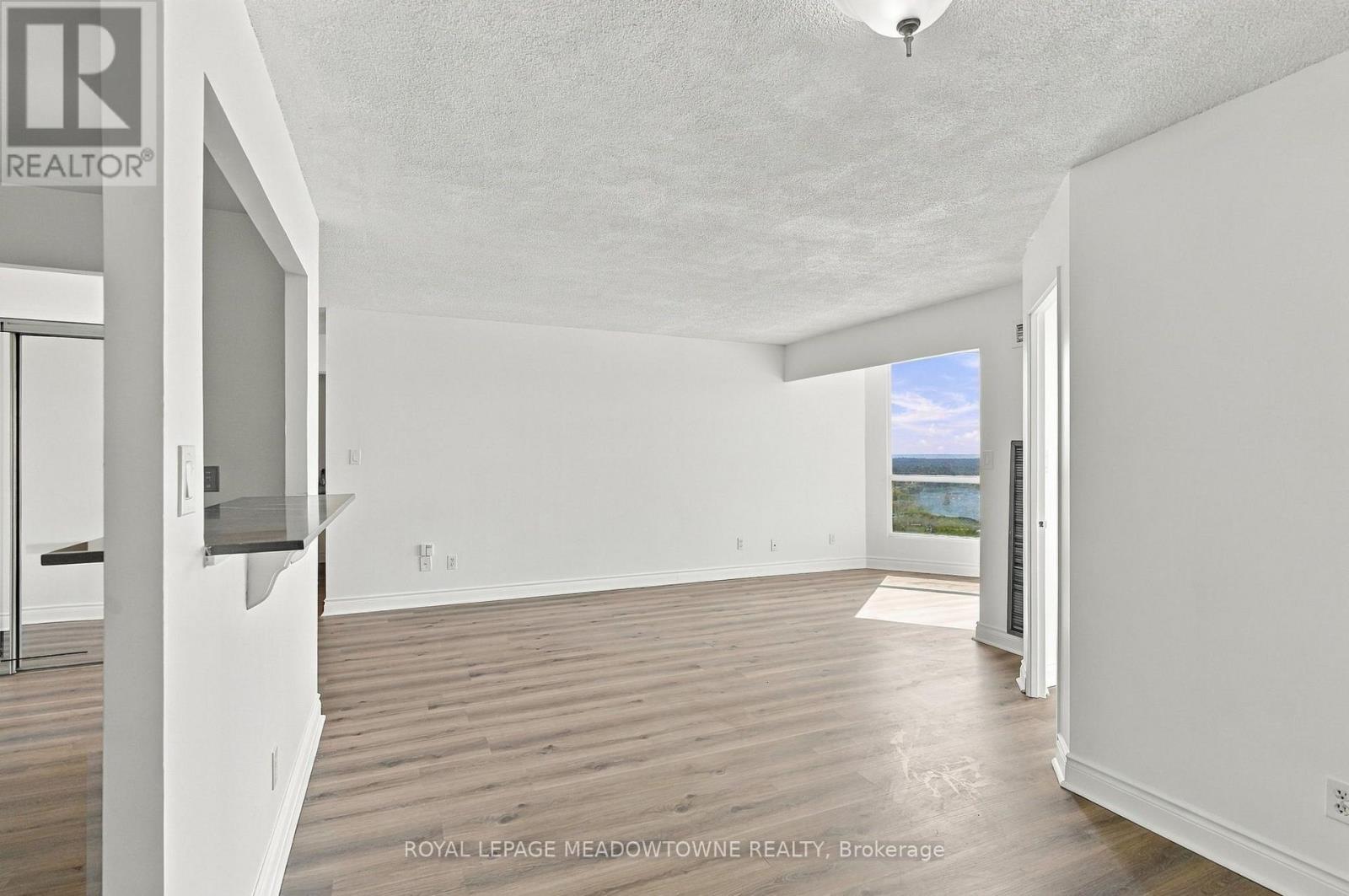 1802 - 145 Hillcrest Avenue, Mississauga, Ontario  L5B 3Z1 - Photo 15 - W13838854