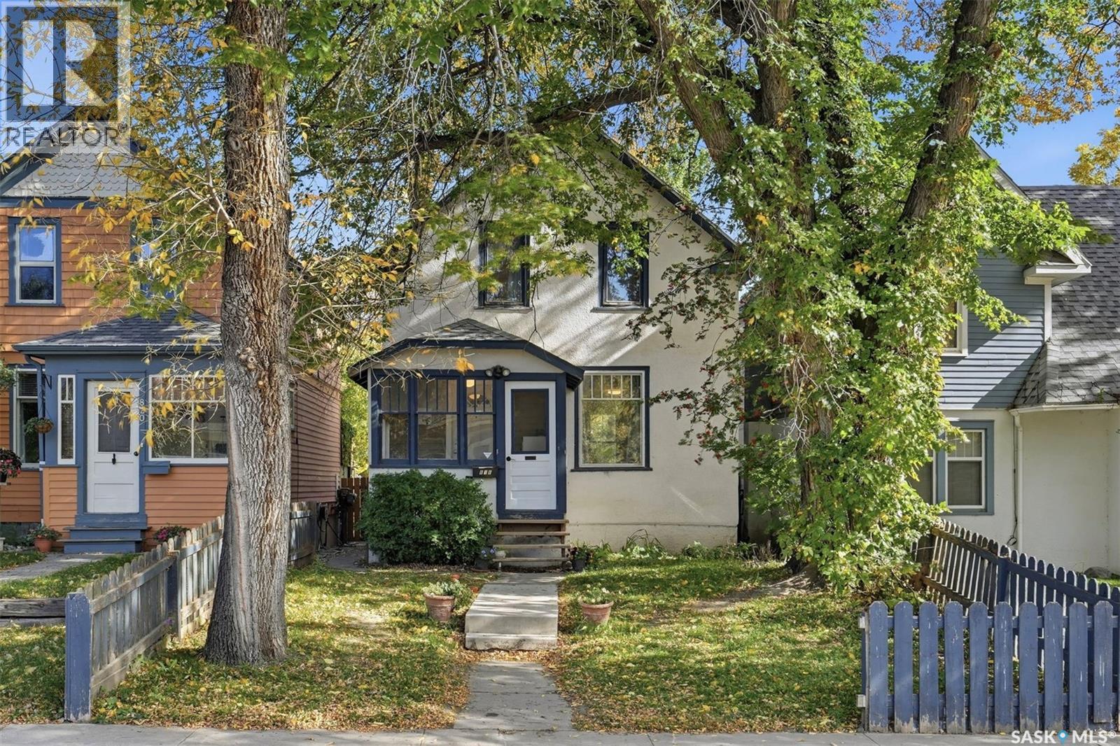 818 B Avenue N, Saskatoon, Saskatchewan  S7L 1E7 - Photo 1 - SK050026