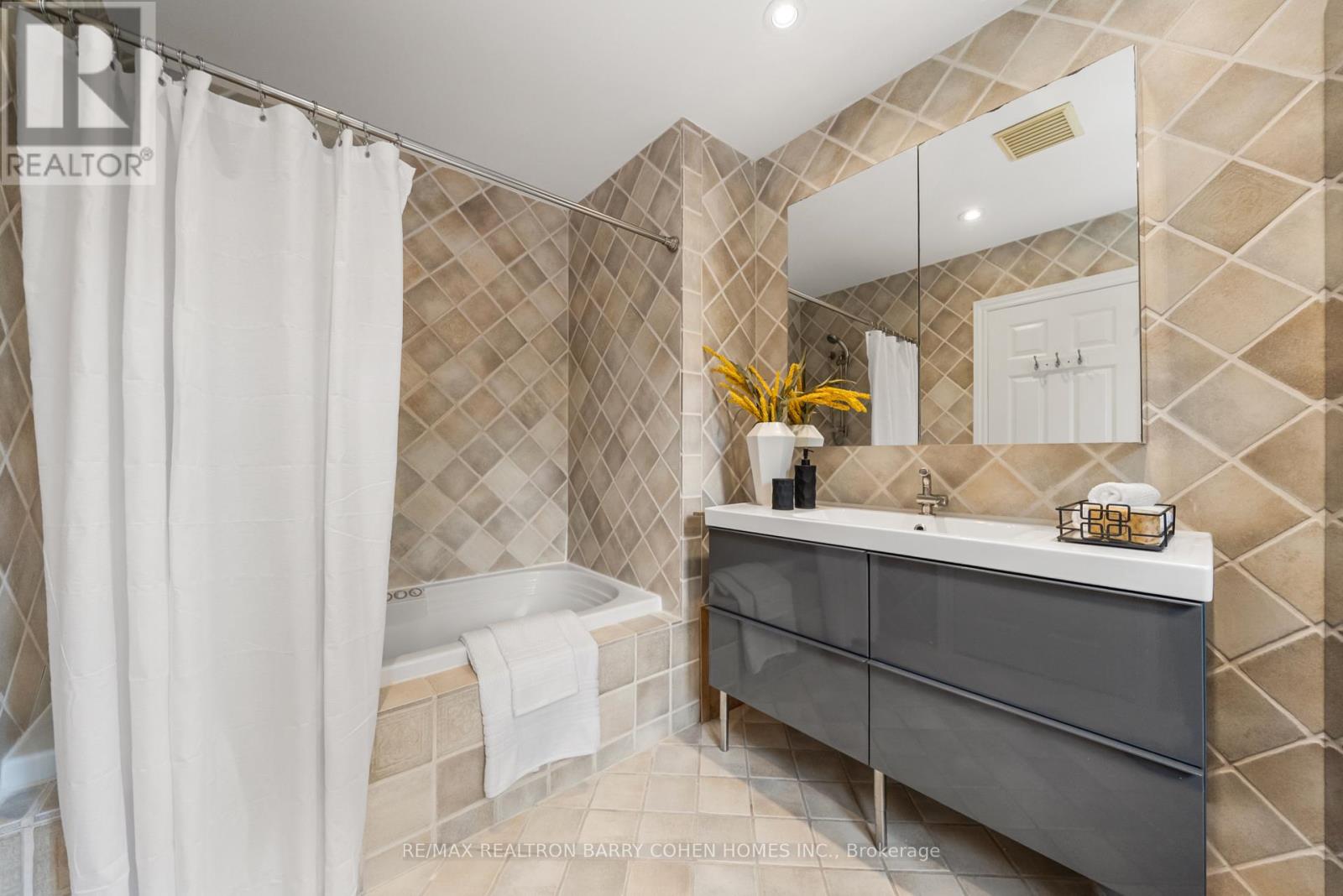 6 Nina Street, Toronto, Ontario  M5R 1Z3 - Photo 24 - C13849408