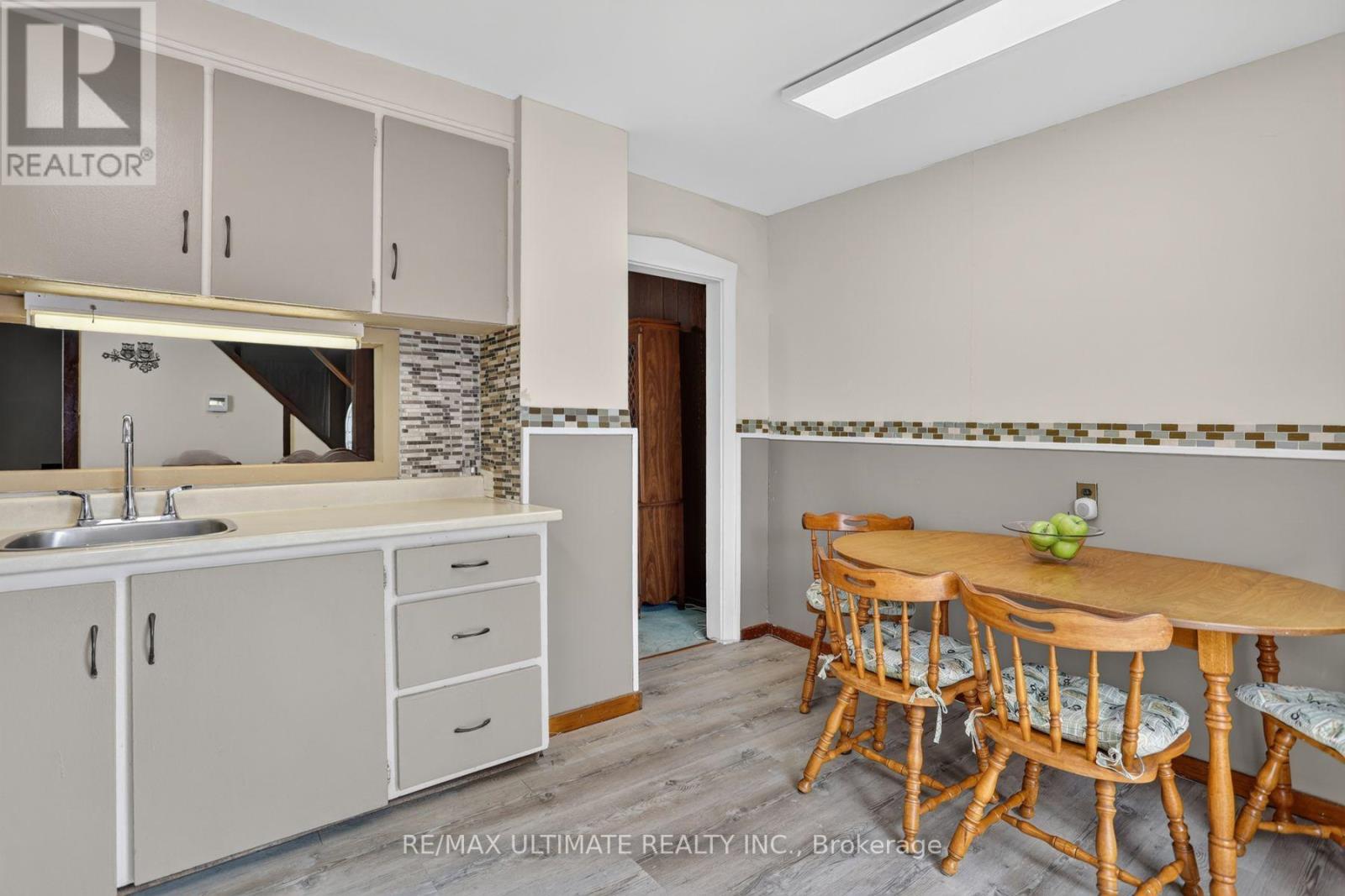 12 Eldon Avenue, Toronto, Ontario  M4C 5G1 - Photo 17 - E13849410