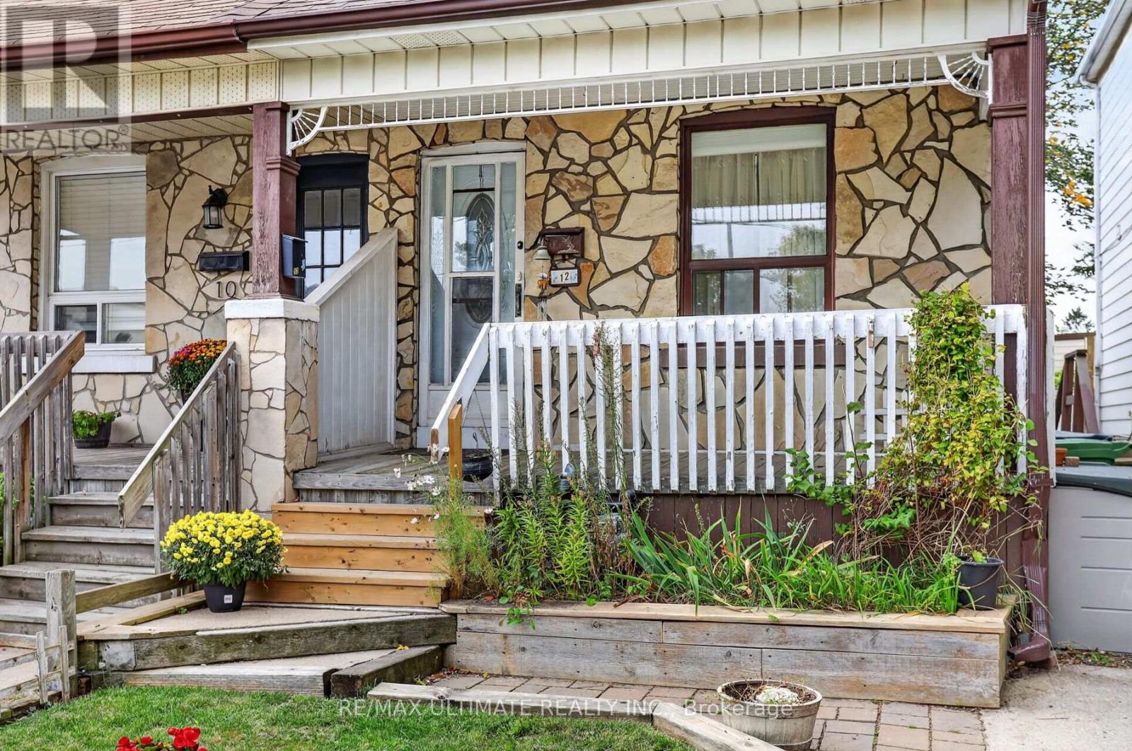 12 Eldon Avenue, Toronto, Ontario  M4C 5G1 - Photo 4 - E13849410