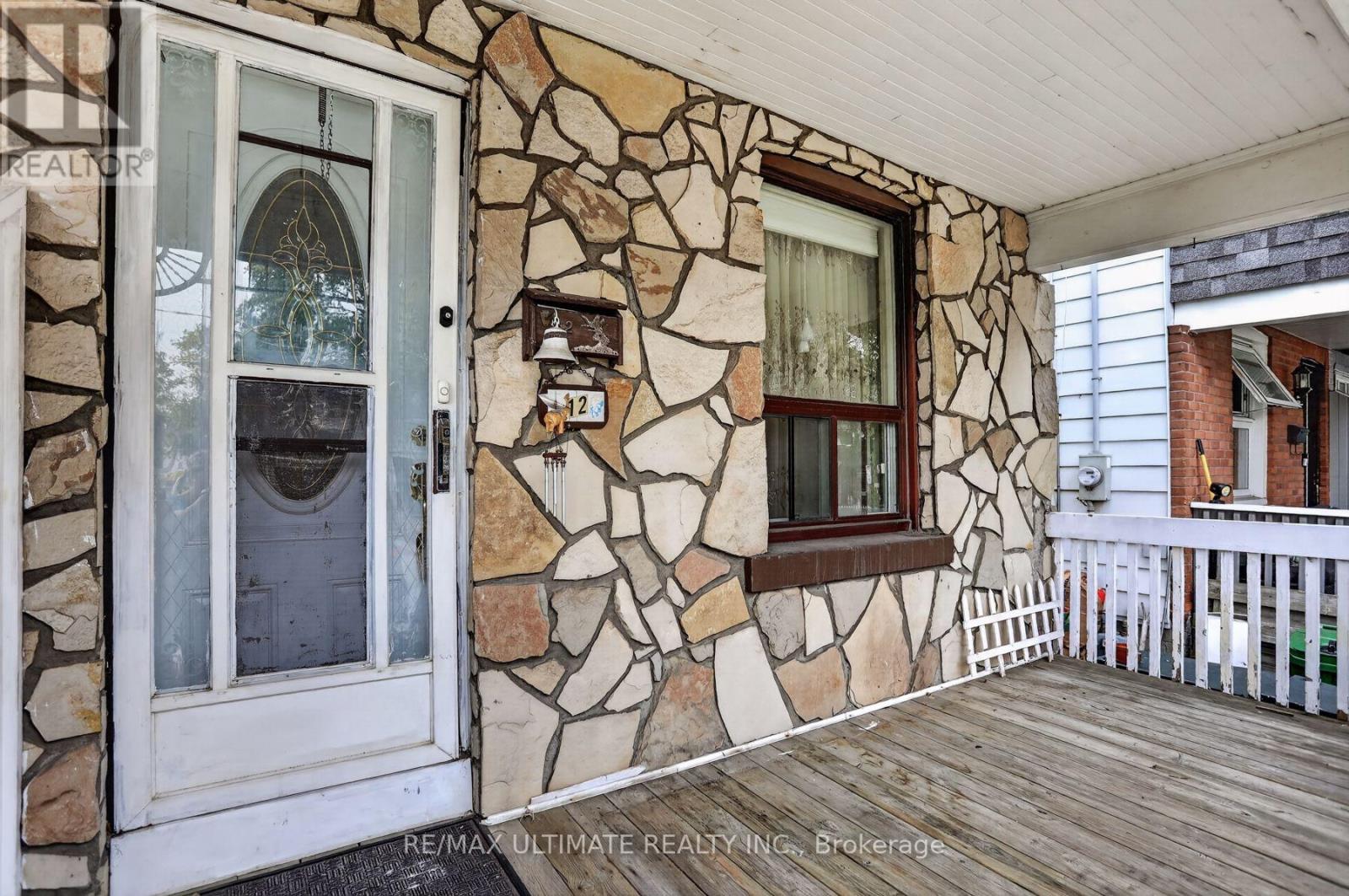 12 Eldon Avenue, Toronto, Ontario  M4C 5G1 - Photo 5 - E13849410