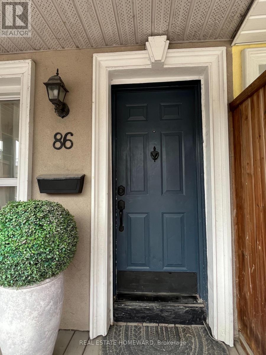 86 Carlaw Avenue, Toronto, Ontario  M4M 2R7 - Photo 3 - E13849428
