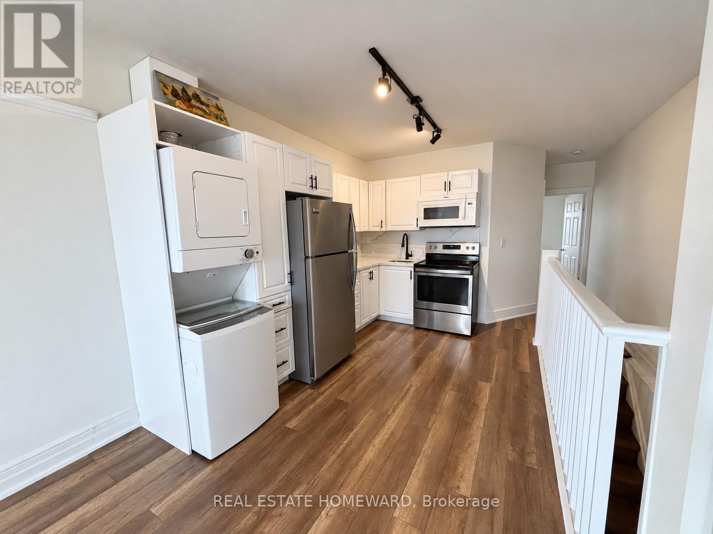 86 Carlaw Avenue, Toronto, Ontario  M4M 2R7 - Photo 8 - E13849428