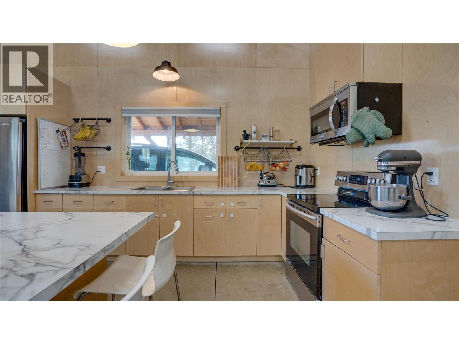 3922 Hullcar Road