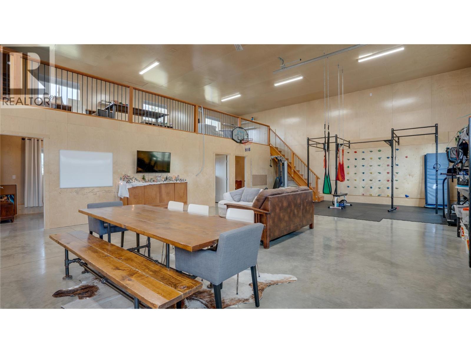 3922 Hullcar Road