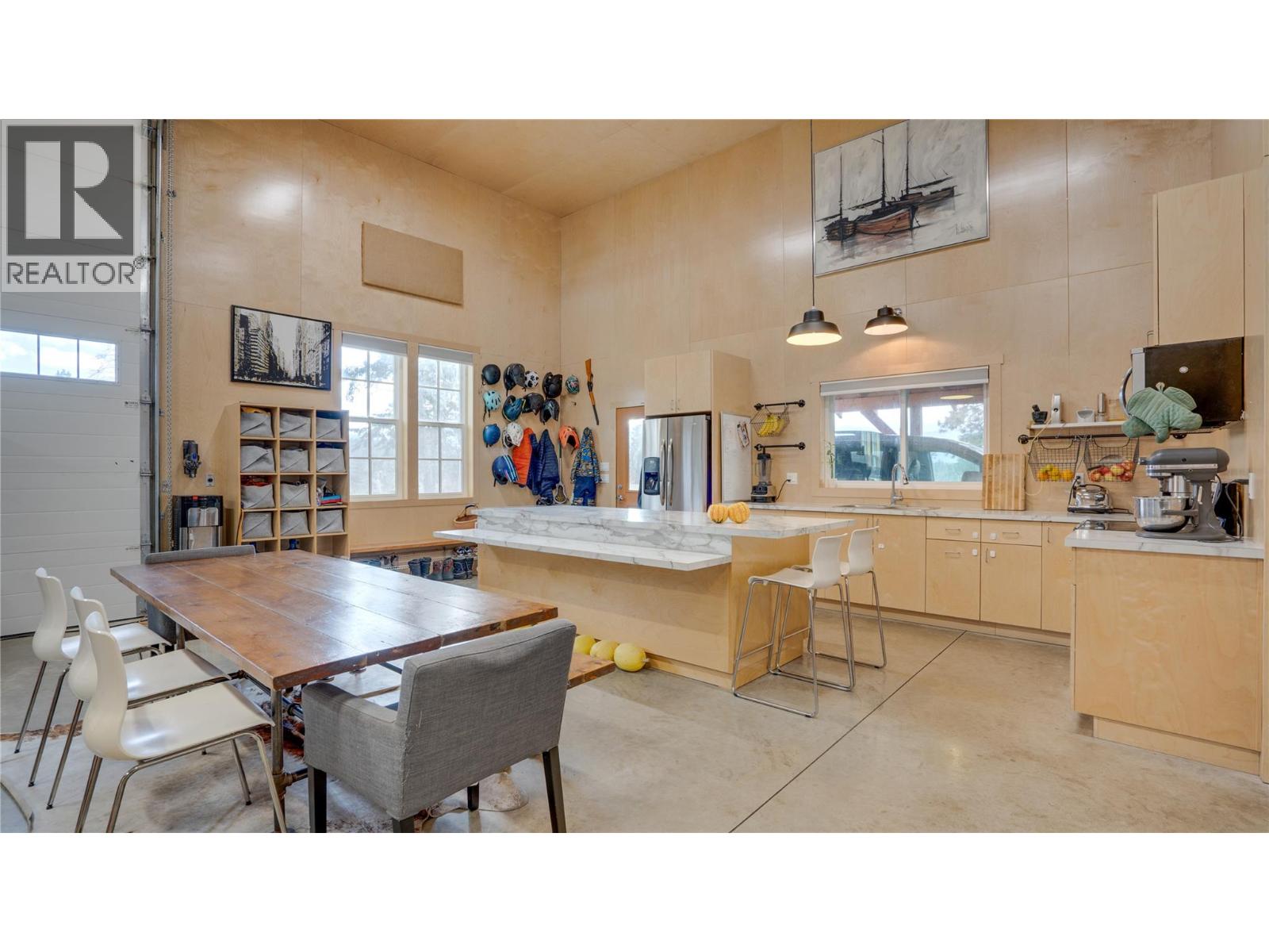 3922 Hullcar Road