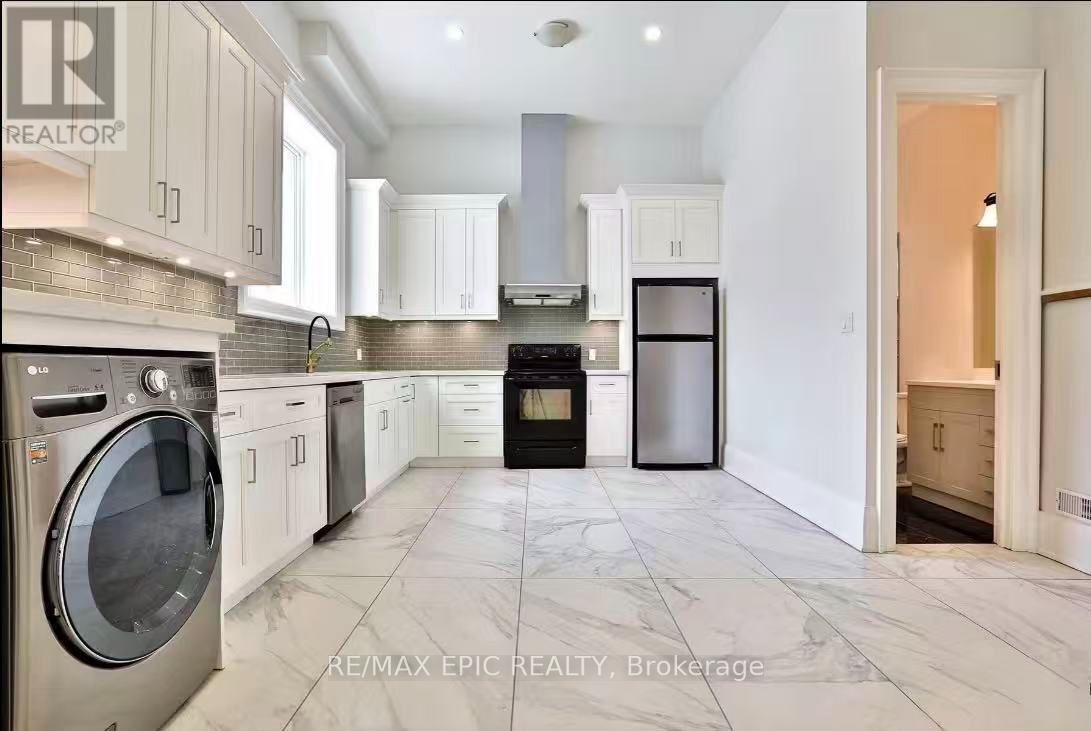36 Sussex Avenue, Richmond Hill, Ontario  L4C 2E6 - Photo 4 - N13849394